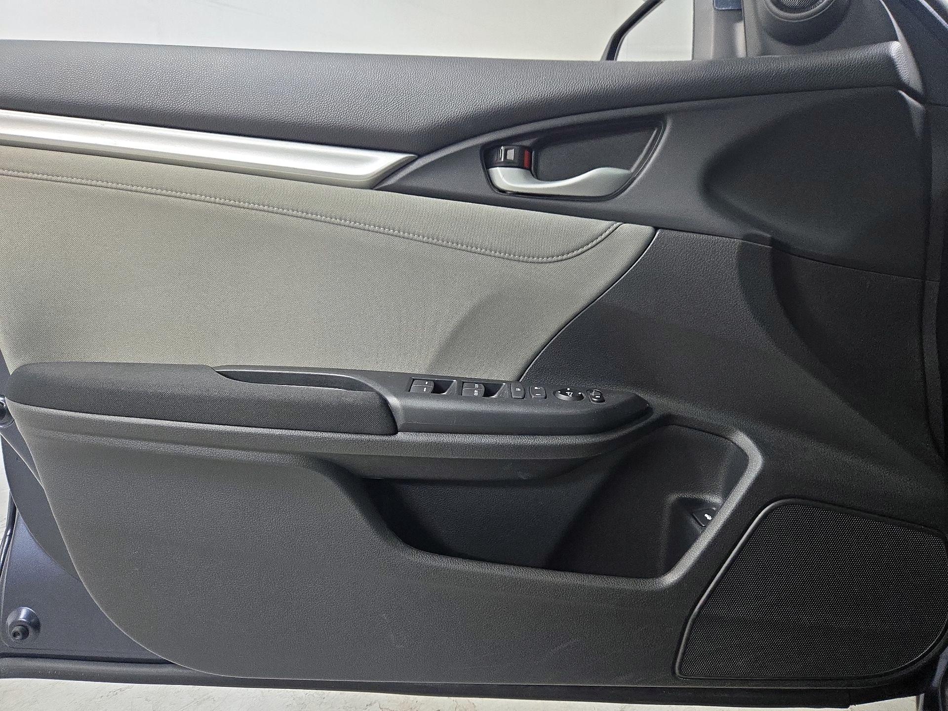 Thumbnail: 2016 Honda Civic - 12