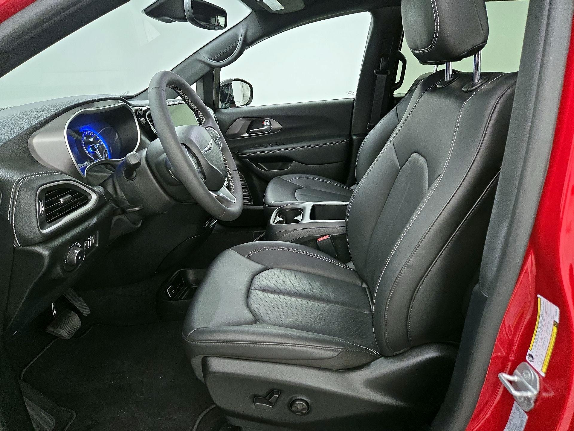 Thumbnail: 2026 Chrysler Pacifica - 11