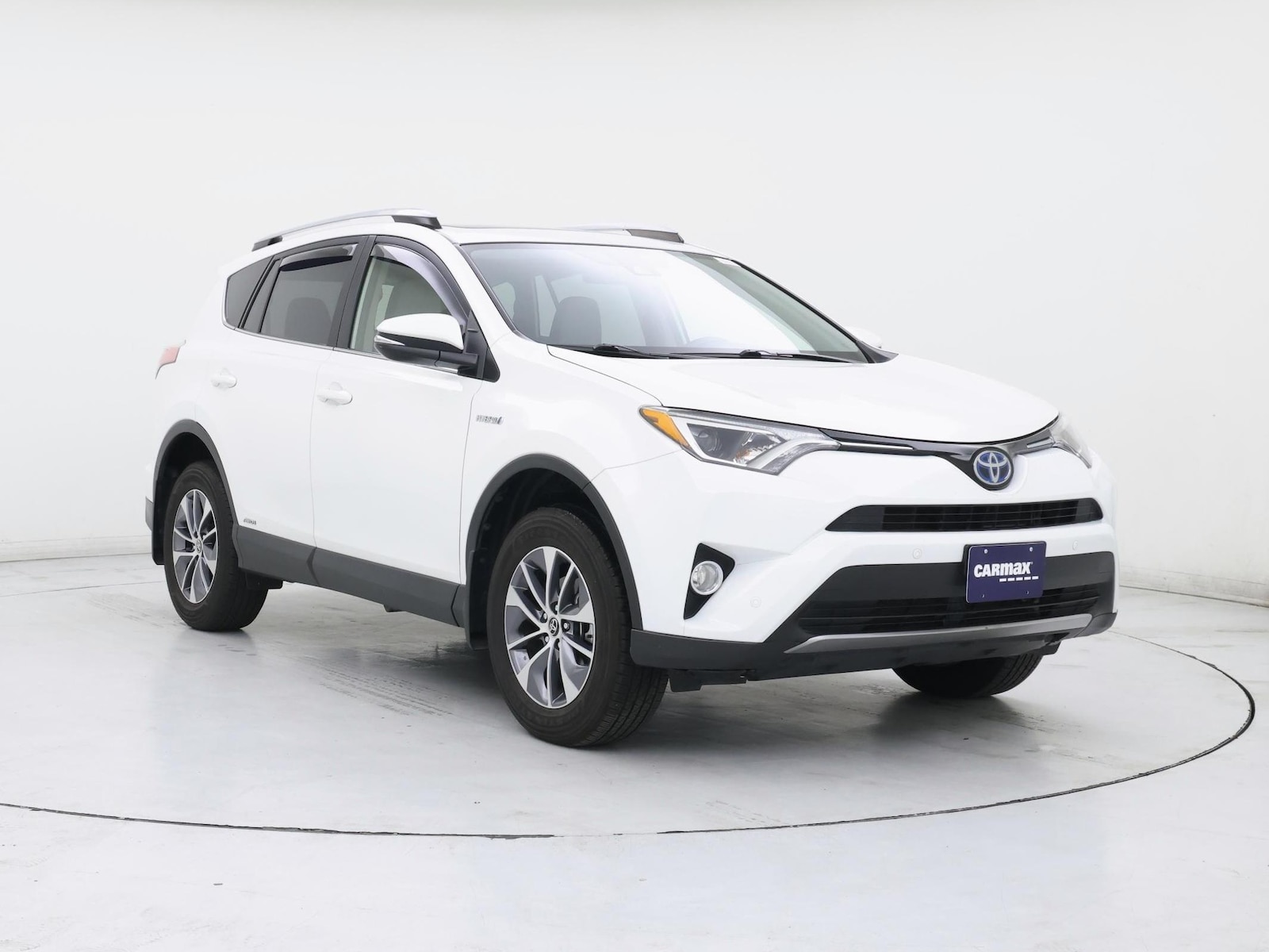 2018 Toyota RAV4 XLE - Photo 2