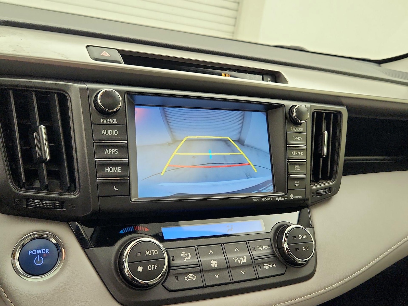 2018 Toyota RAV4 XLE - Photo 15