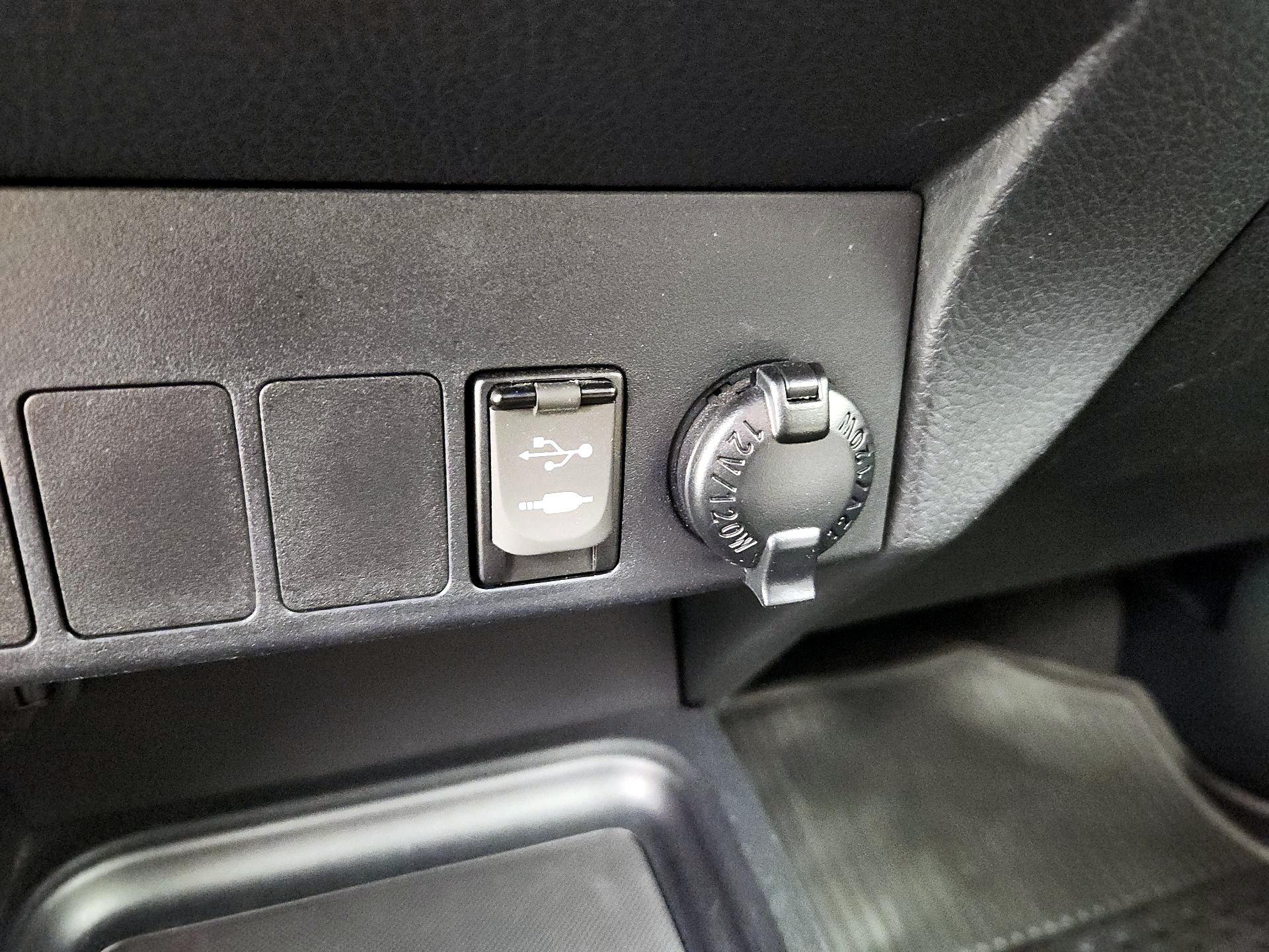 Thumbnail: 2018 Toyota RAV4 - 18
