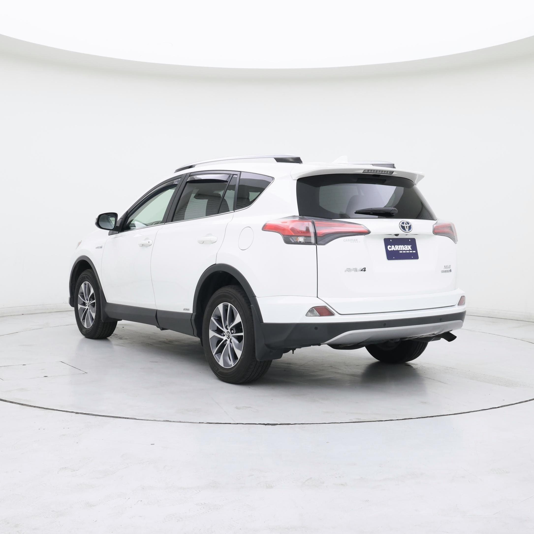 Thumbnail: 2018 Toyota RAV4 - 2