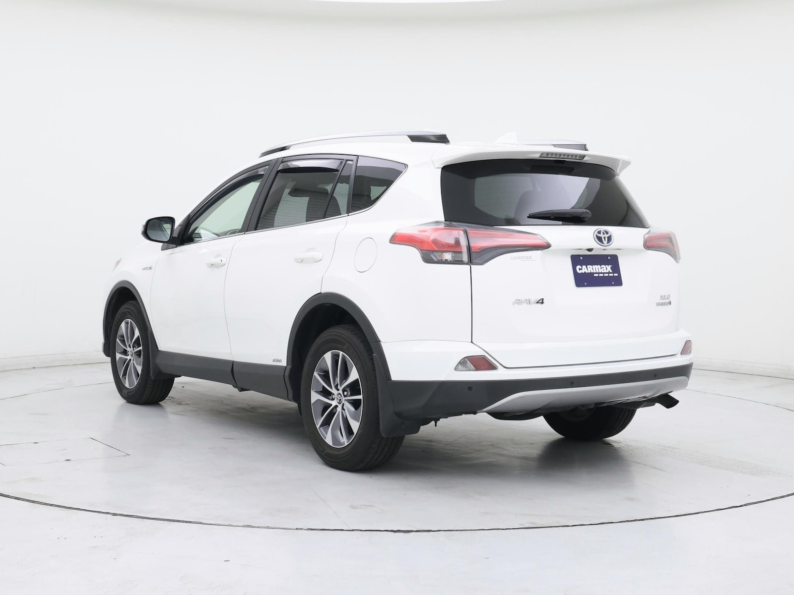 2018 Toyota RAV4 XLE - Photo 3