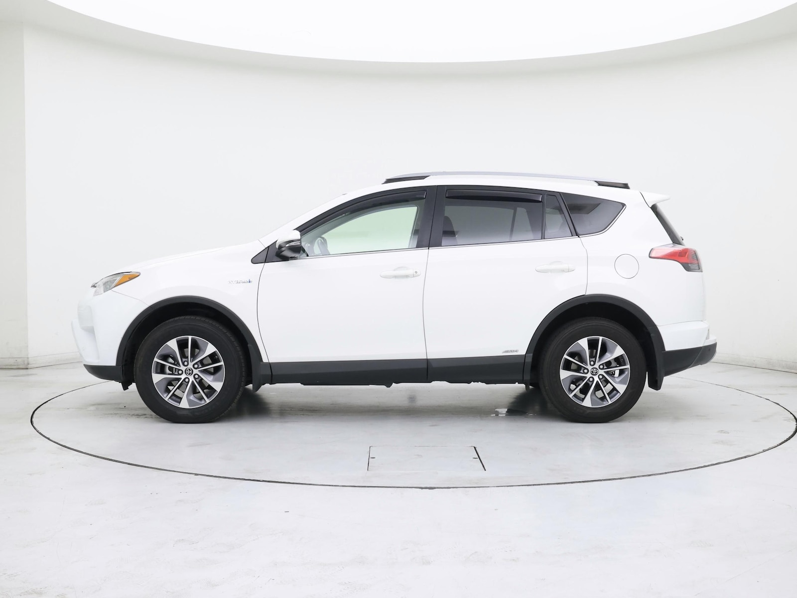 2018 Toyota RAV4 XLE - Photo 4
