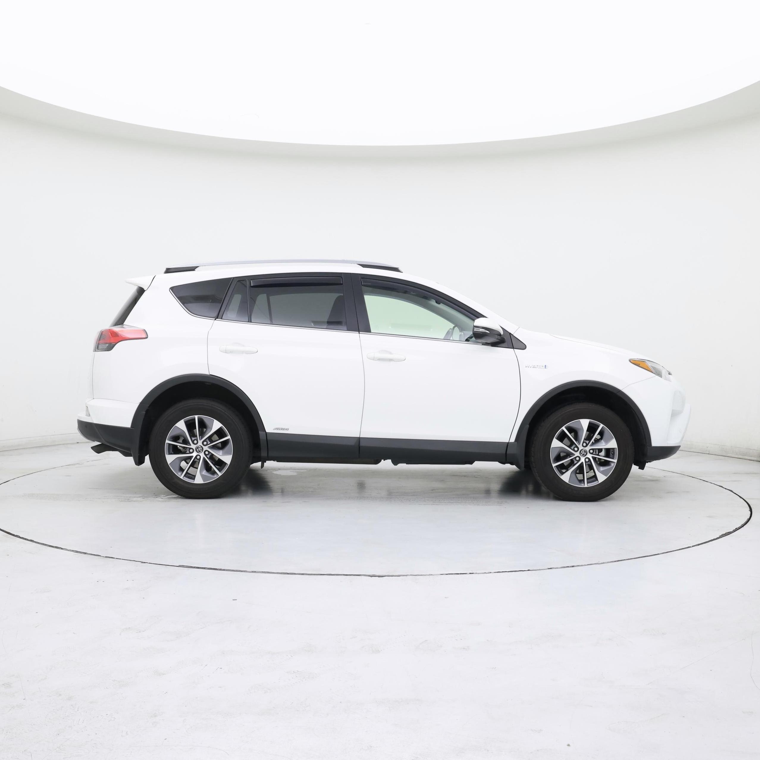 Thumbnail: 2018 Toyota RAV4 - 7