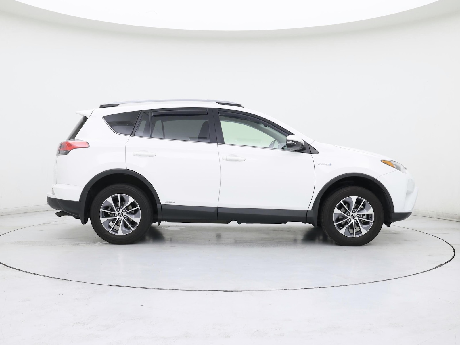 2018 Toyota RAV4 XLE - Photo 8