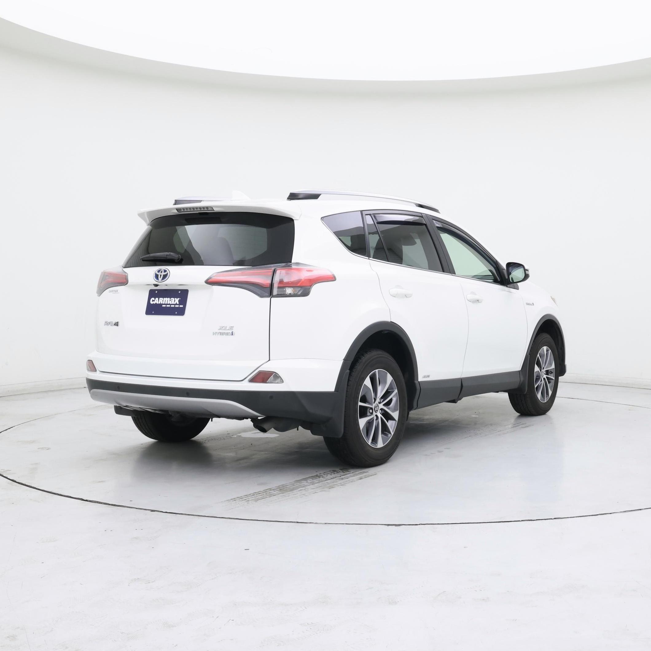 Thumbnail: 2018 Toyota RAV4 - 8