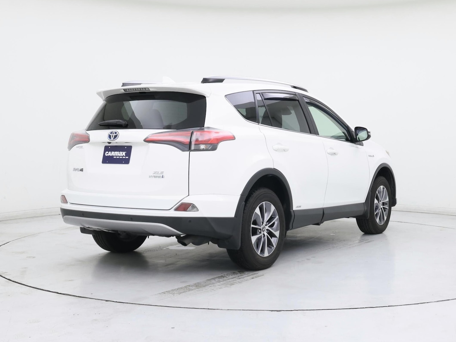 2018 Toyota RAV4 XLE - Photo 9