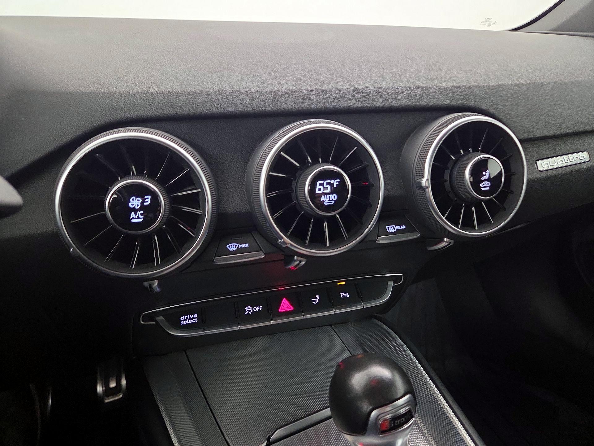 Thumbnail: 2016 Audi TT - 17