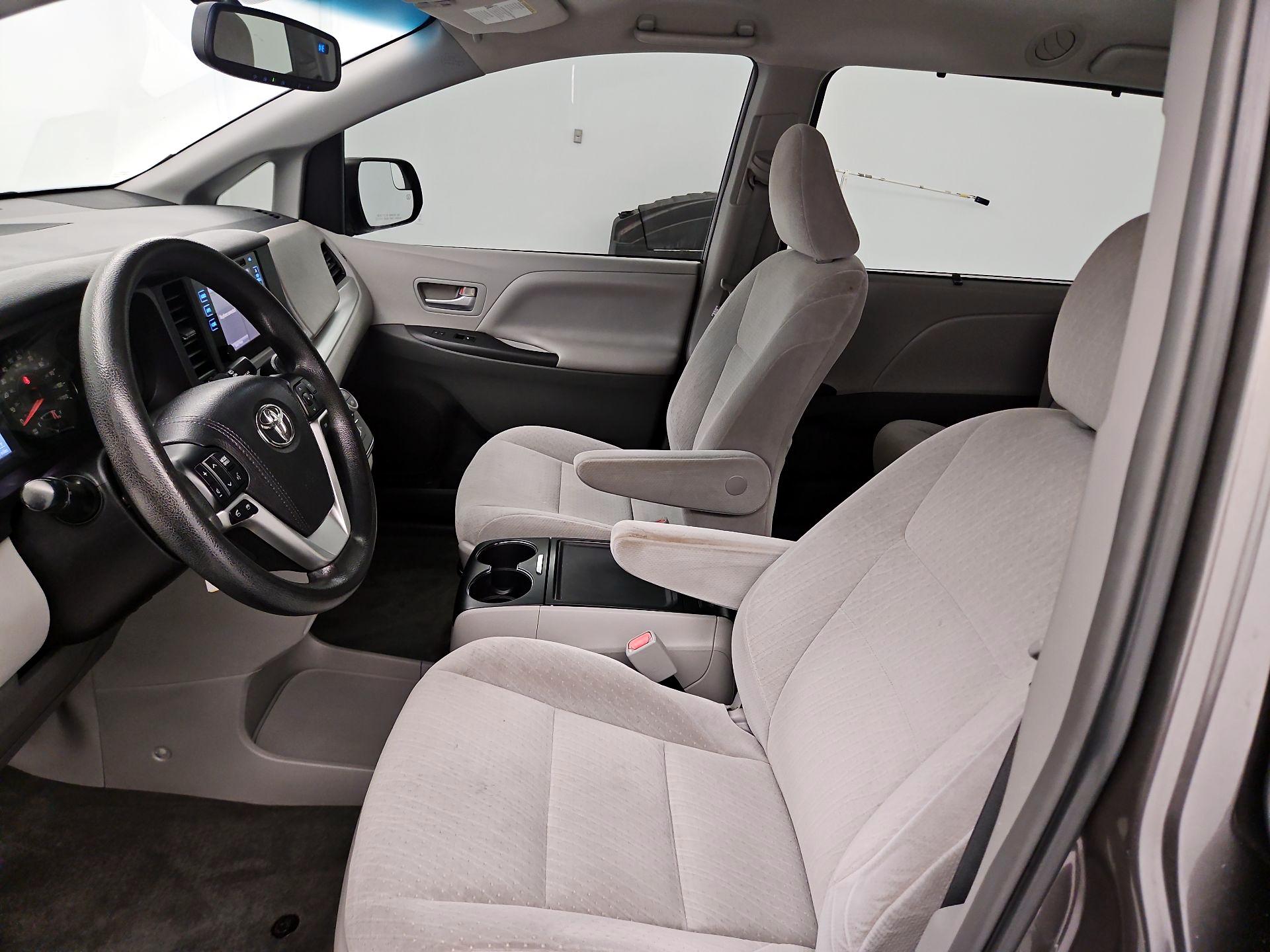 Thumbnail: 2015 Toyota Sienna - 11