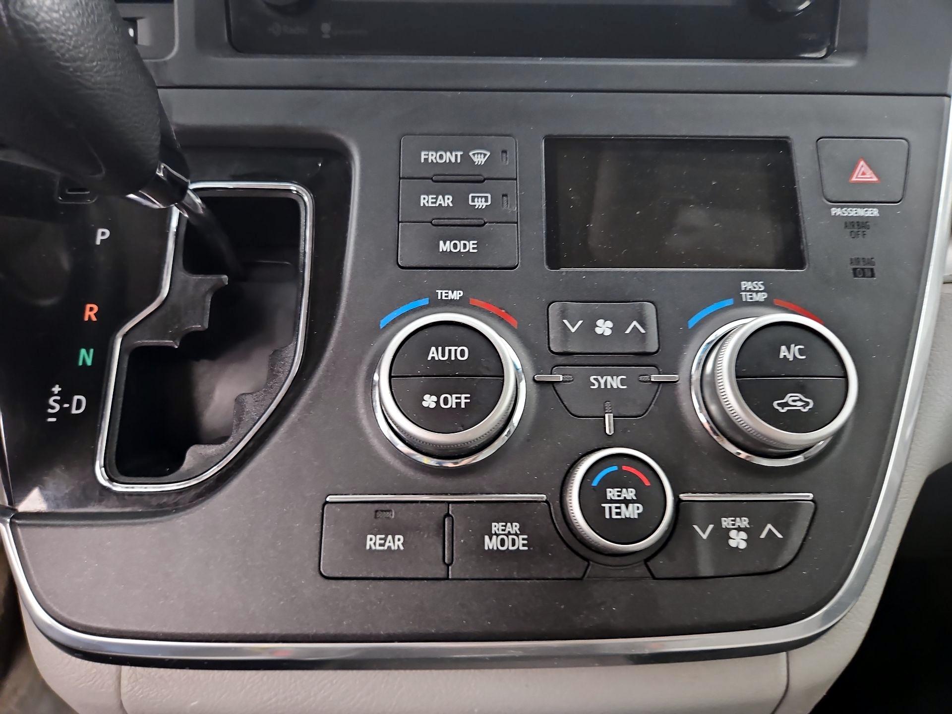 Thumbnail: 2015 Toyota Sienna - 16