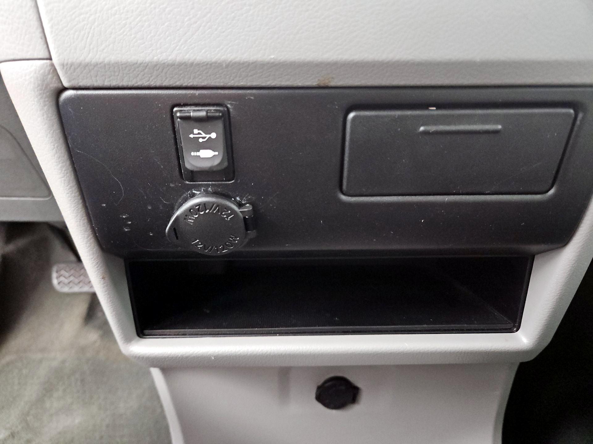Thumbnail: 2015 Toyota Sienna - 18