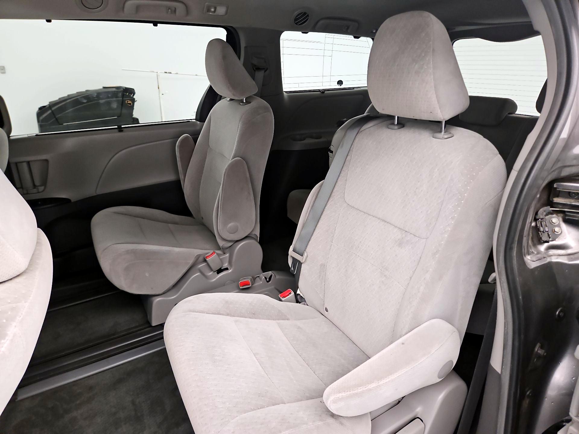 Thumbnail: 2015 Toyota Sienna - 19