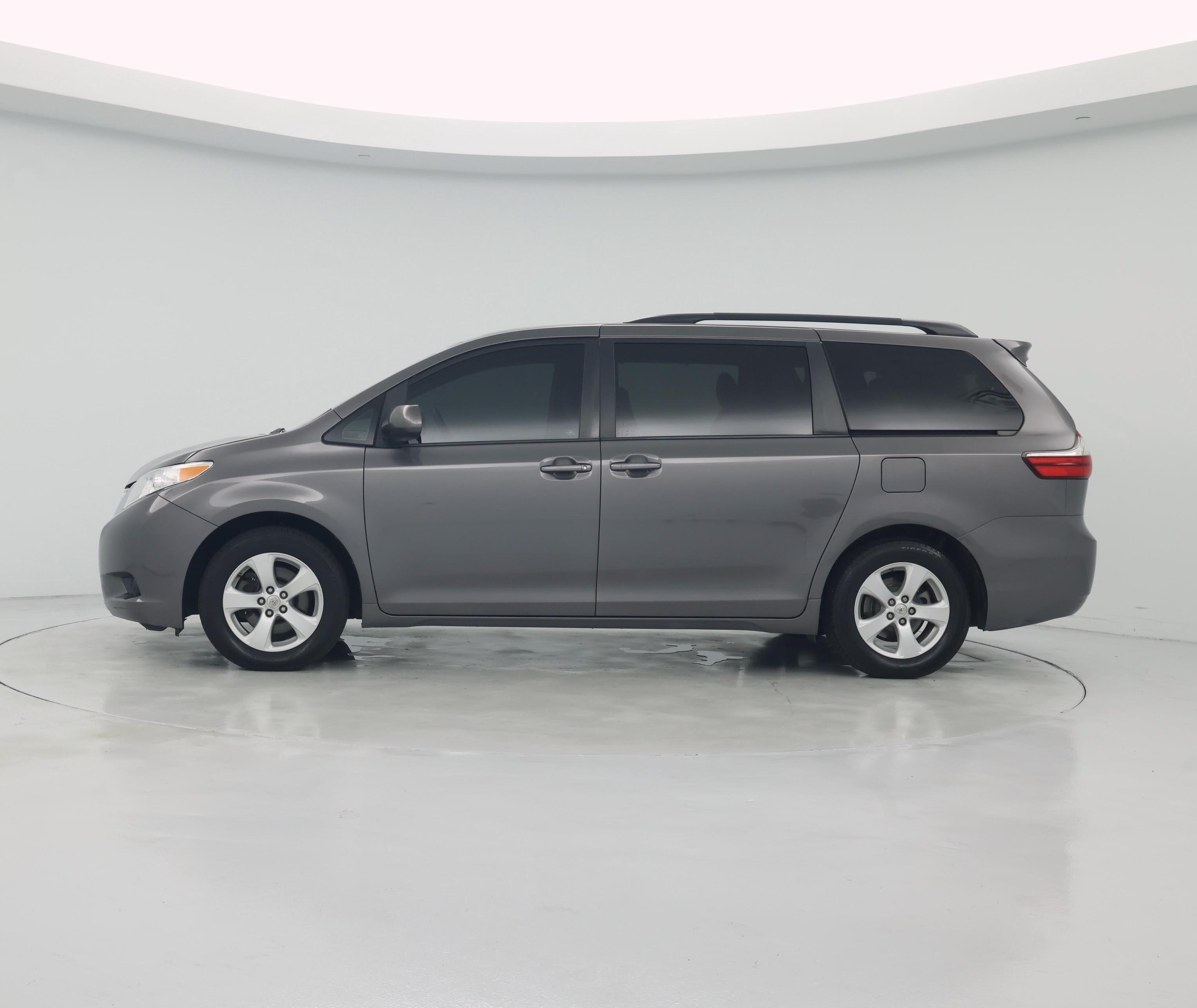 Thumbnail: 2015 Toyota Sienna - 3