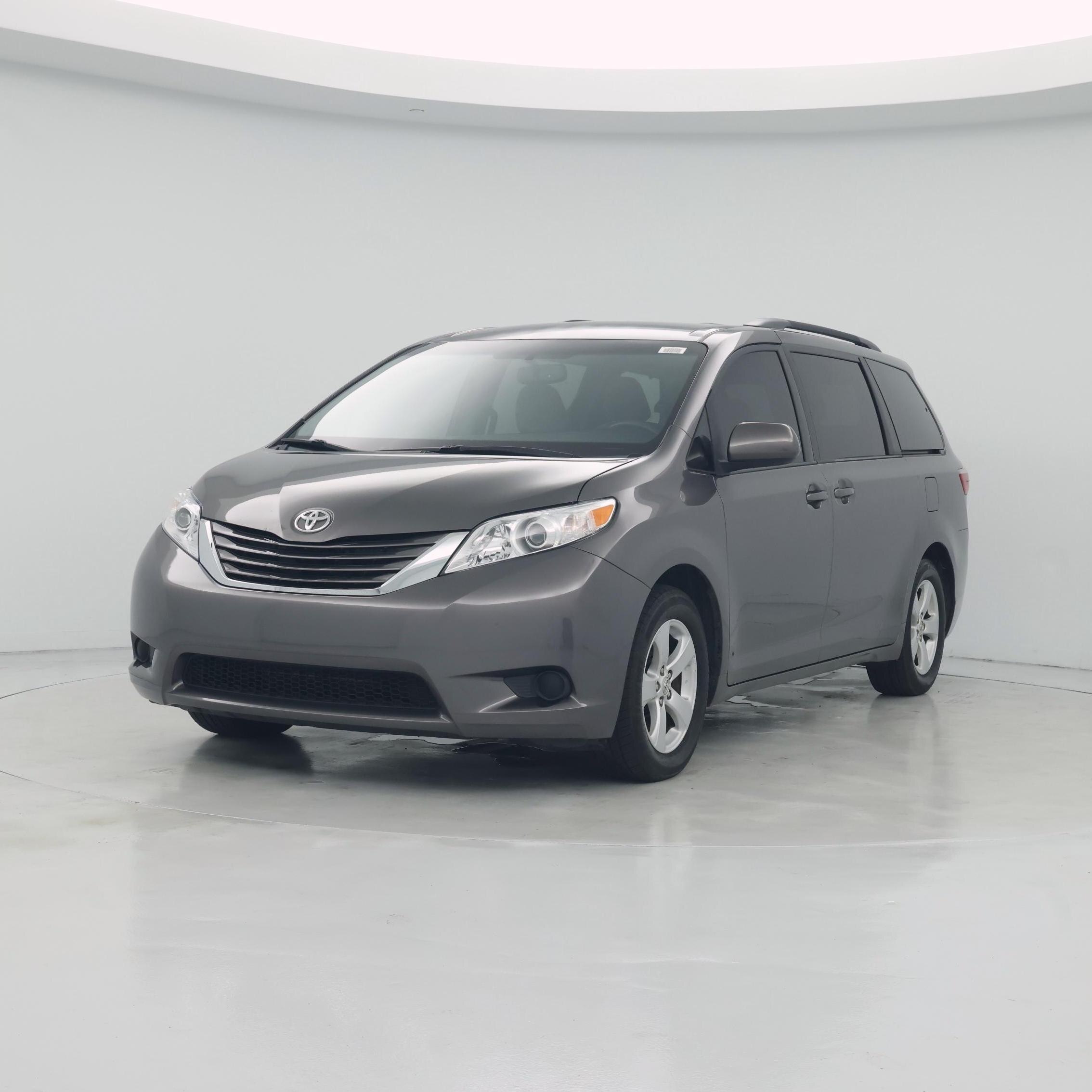 Thumbnail: 2015 Toyota Sienna - 4