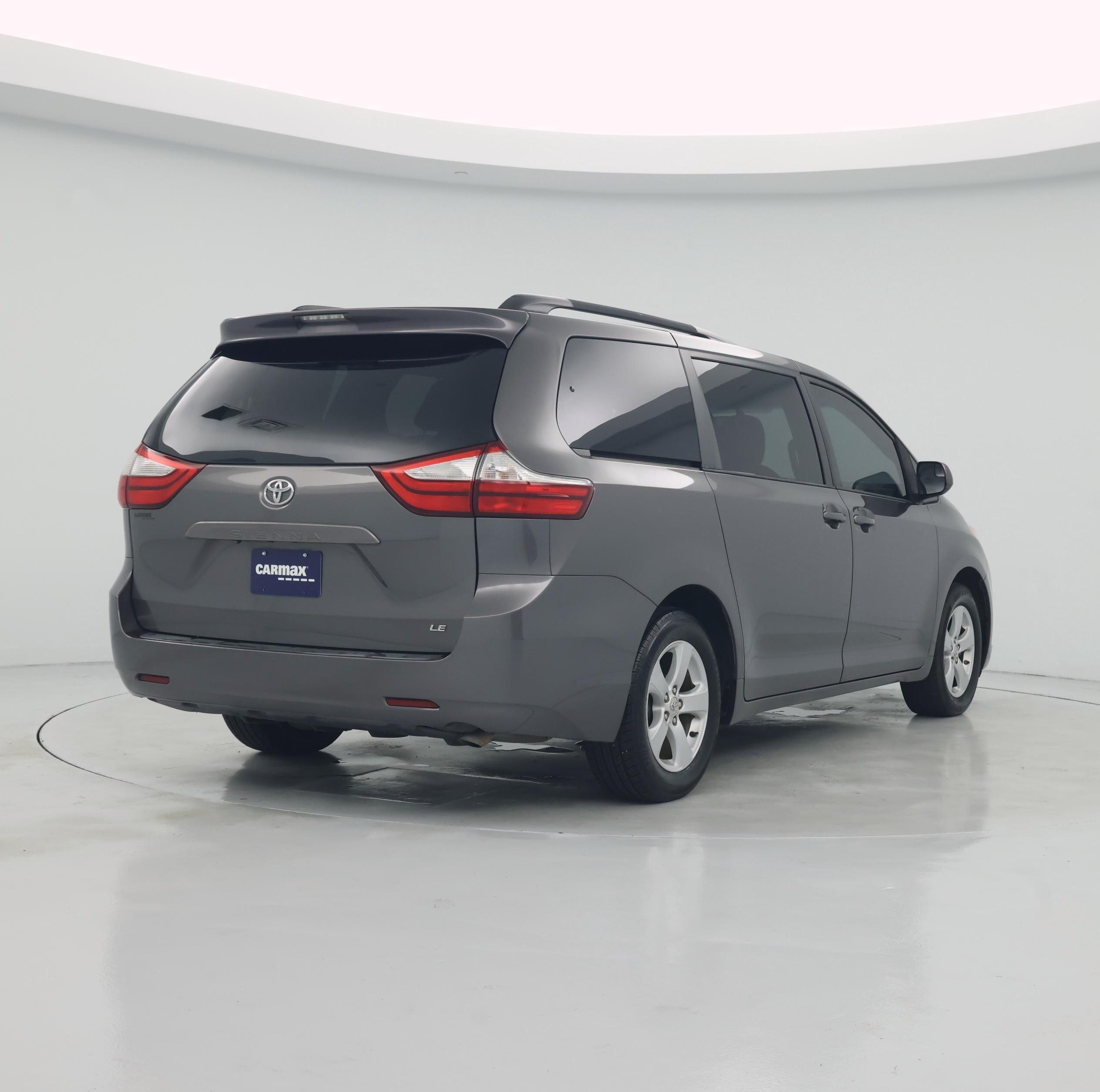 Thumbnail: 2015 Toyota Sienna - 8