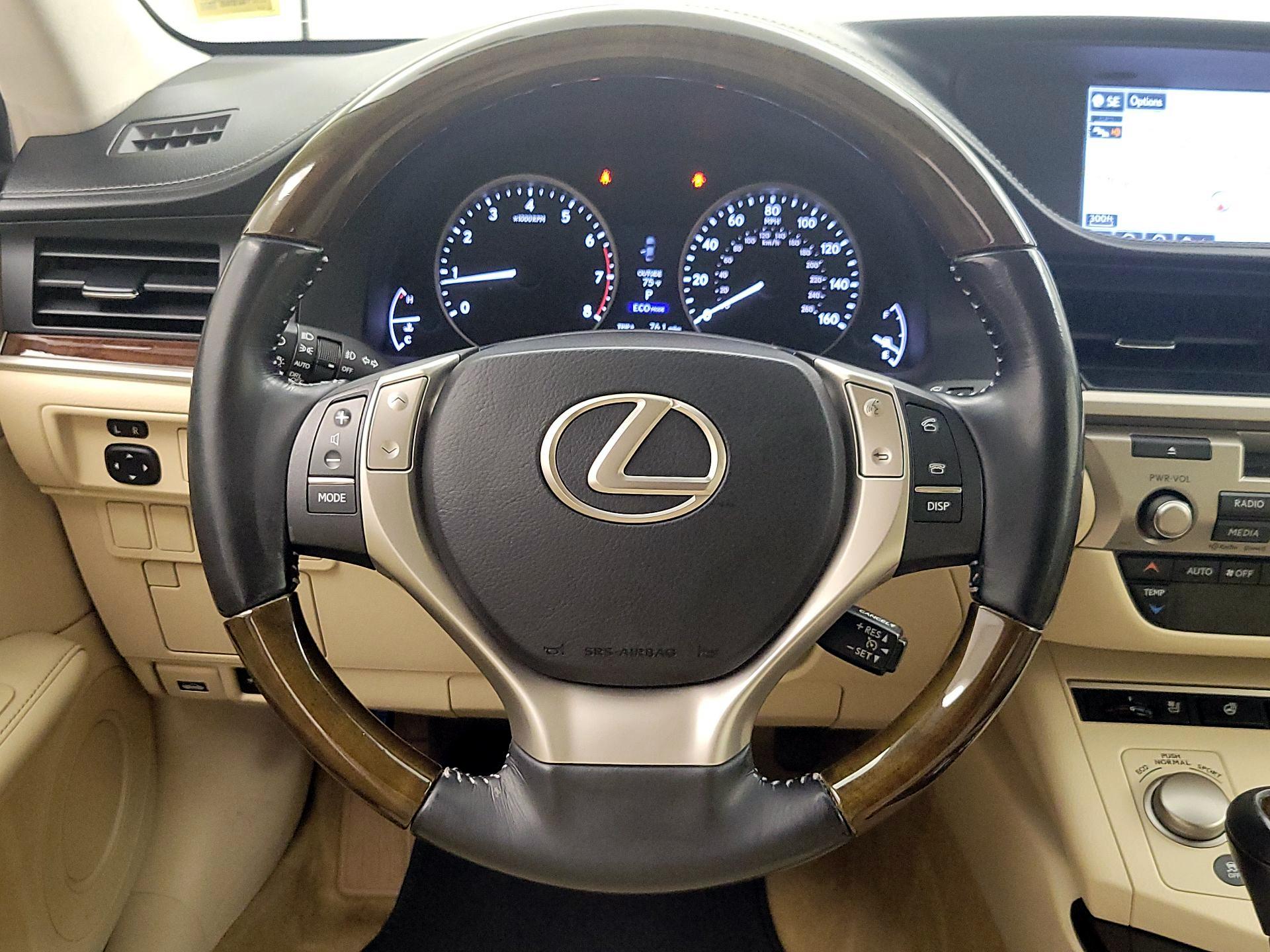 Thumbnail: 2015 Lexus ES - 10