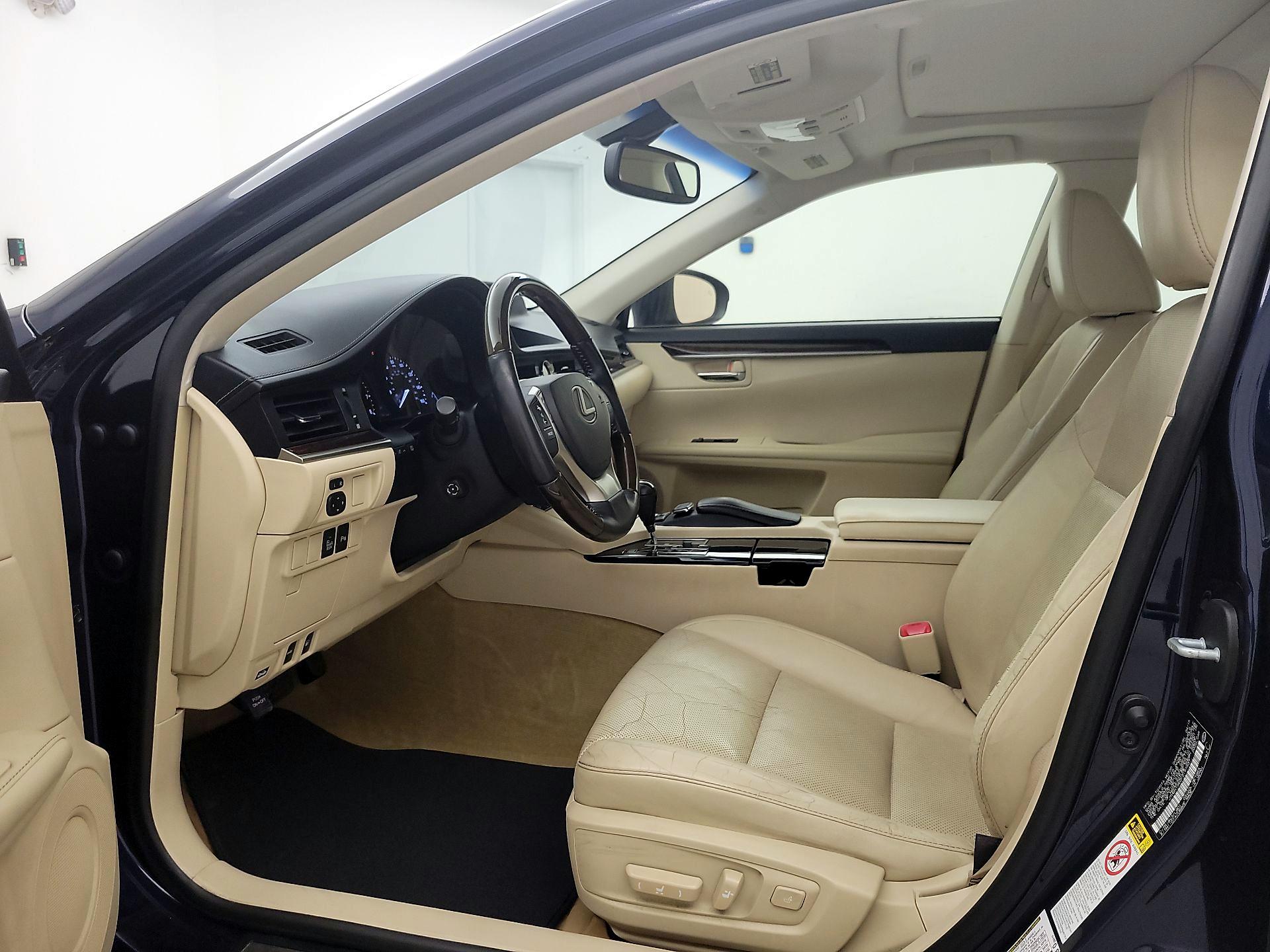 Thumbnail: 2015 Lexus ES - 11