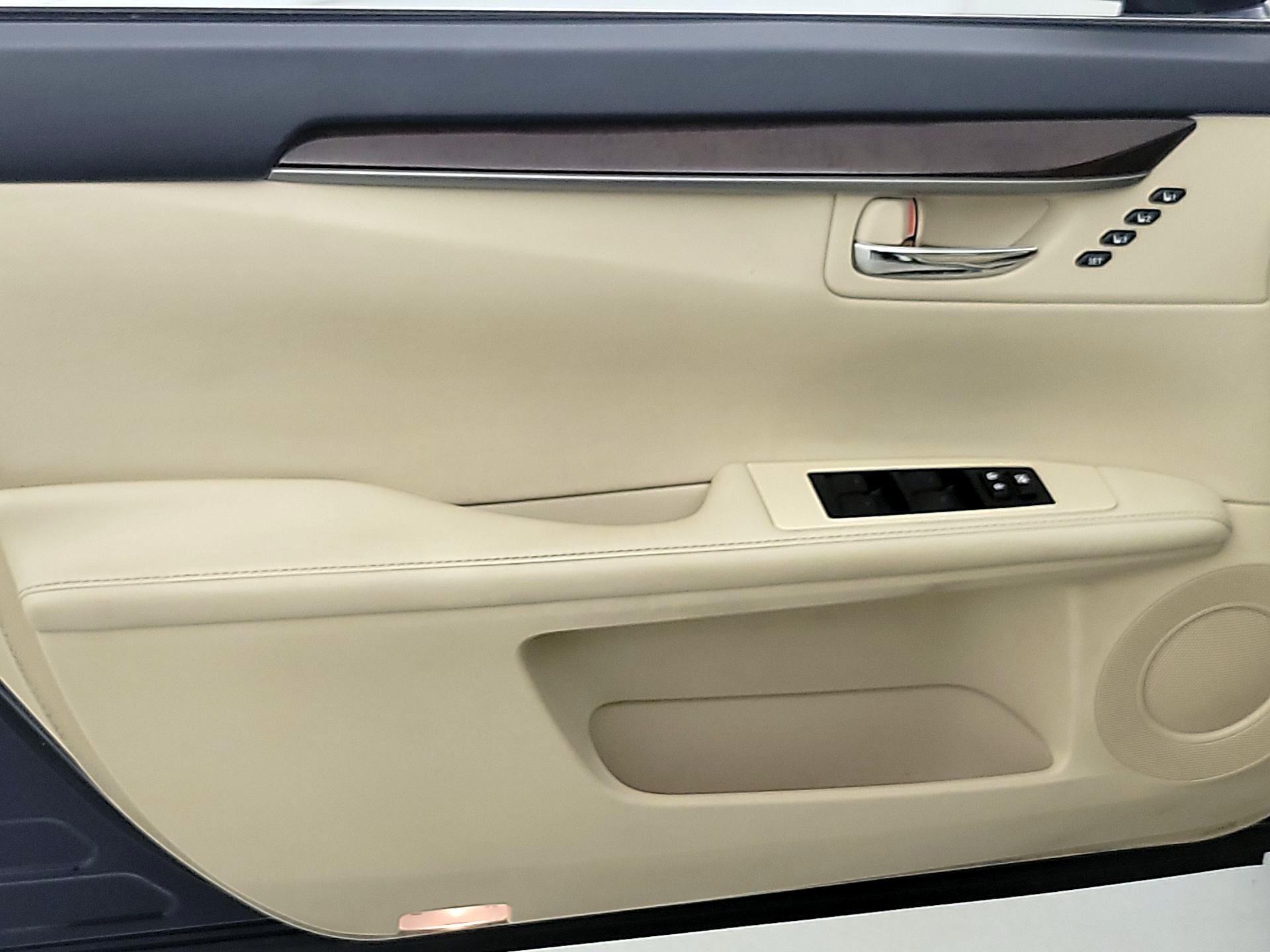 Thumbnail: 2015 Lexus ES - 12