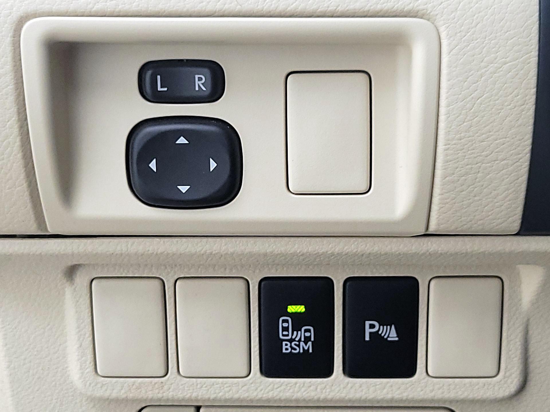 Thumbnail: 2015 Lexus ES - 13
