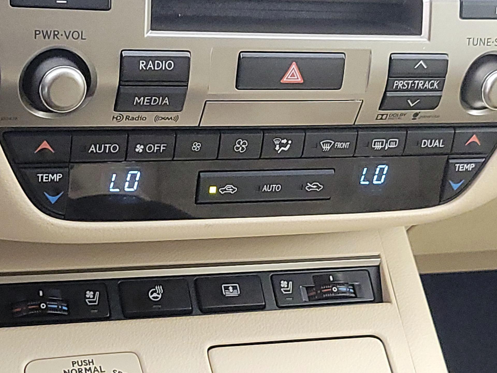 Thumbnail: 2015 Lexus ES - 17