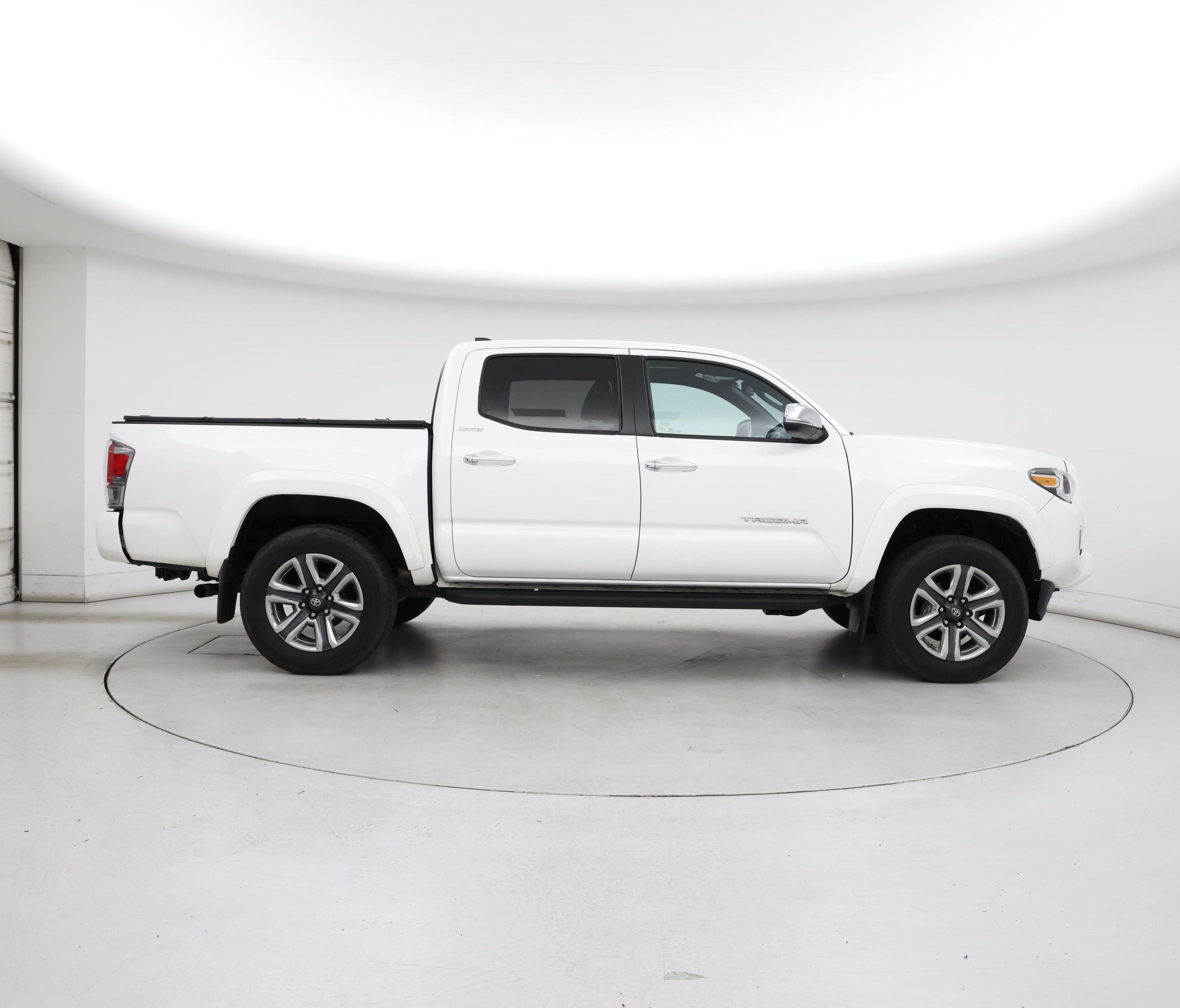 Thumbnail: 2018 Toyota Tacoma - 7