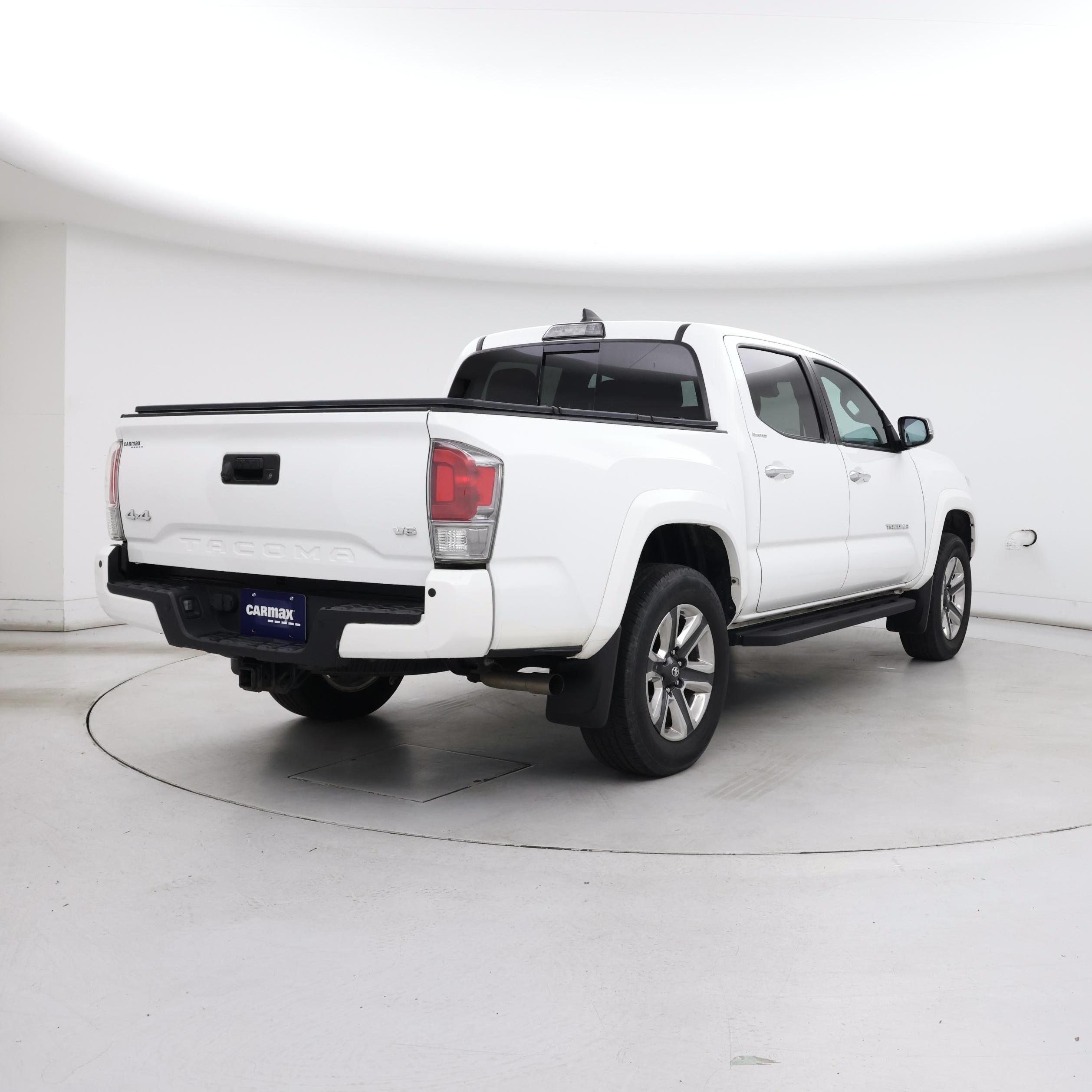 Thumbnail: 2018 Toyota Tacoma - 8