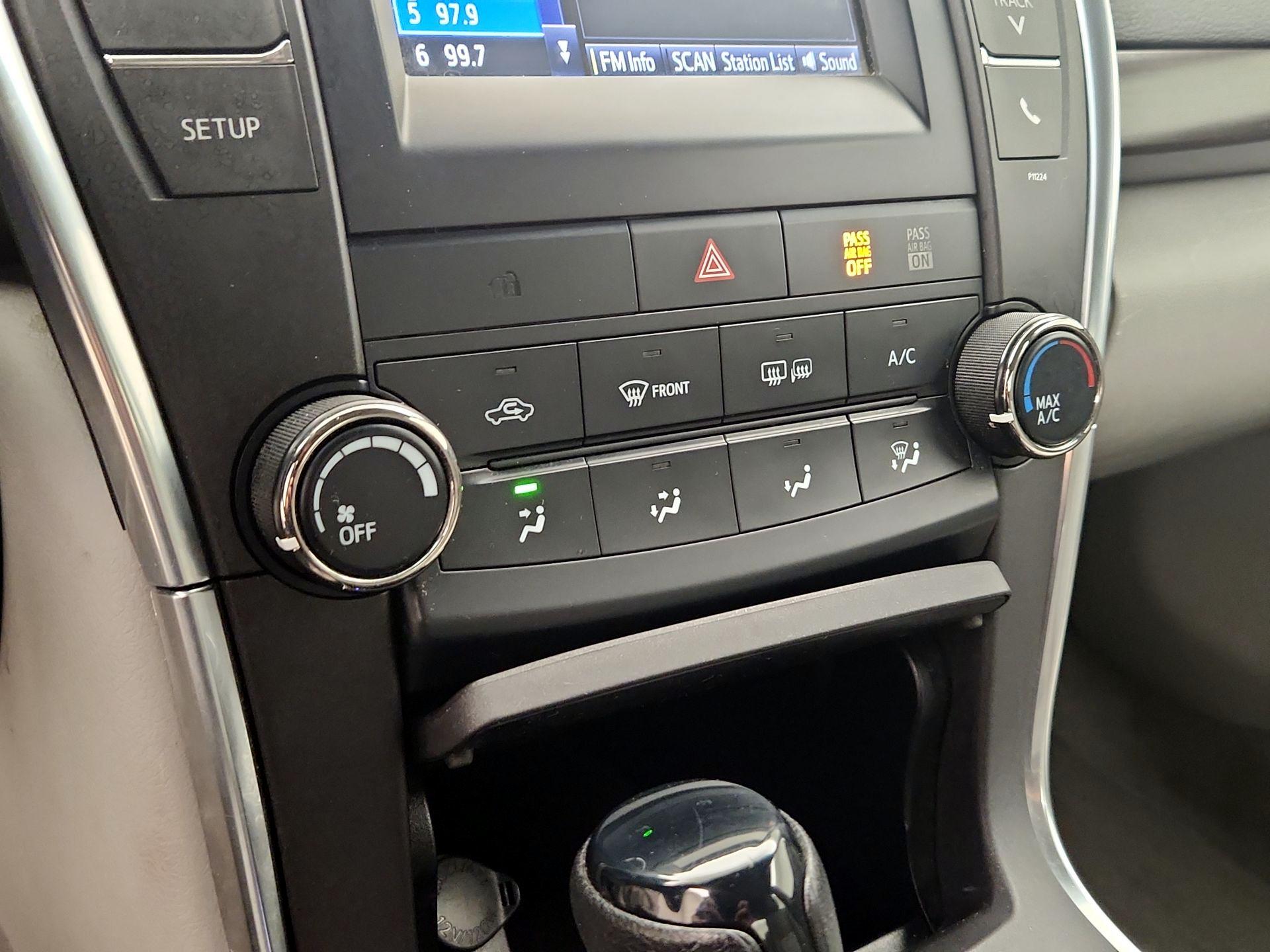 Thumbnail: 2016 Toyota Camry - 16