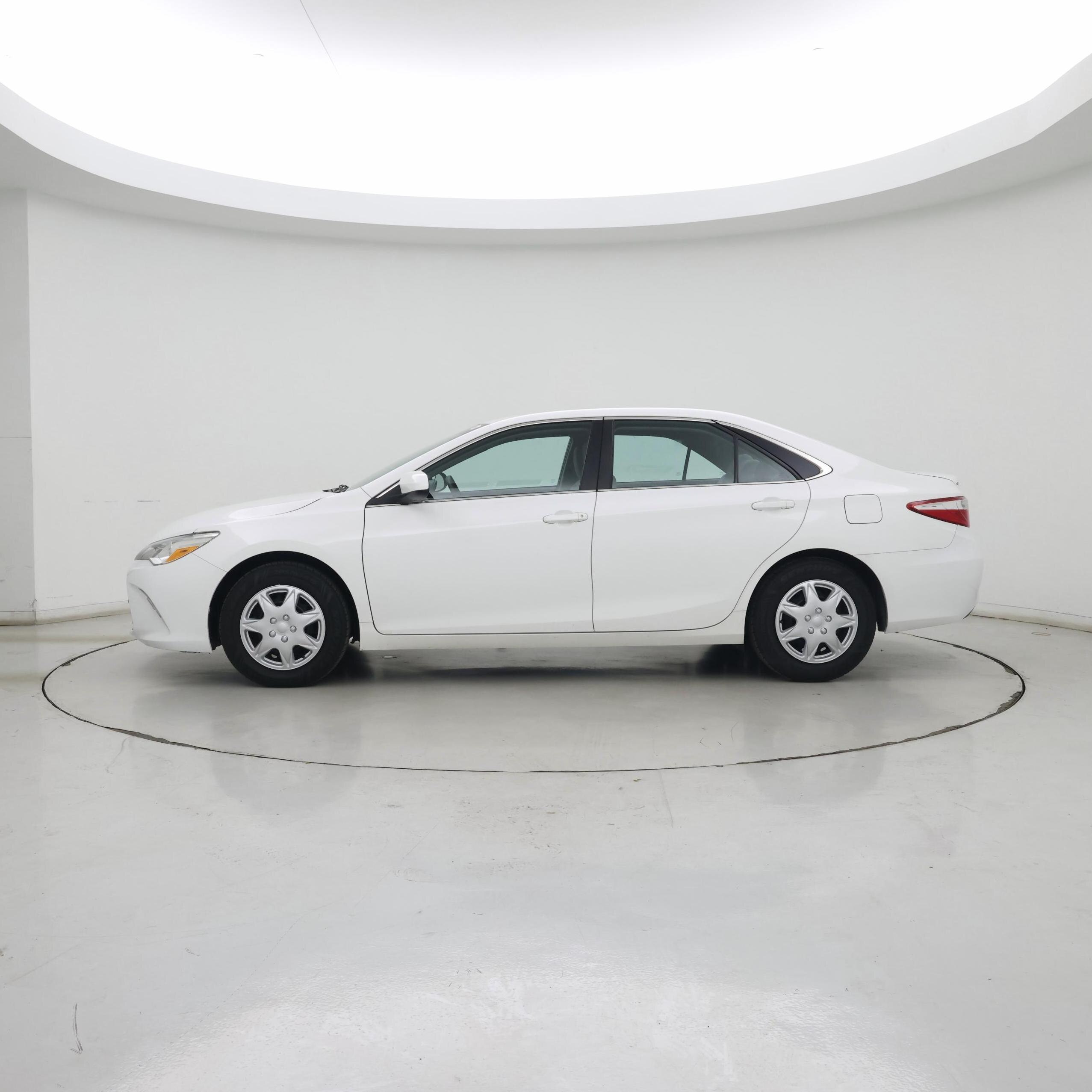 Thumbnail: 2016 Toyota Camry - 3