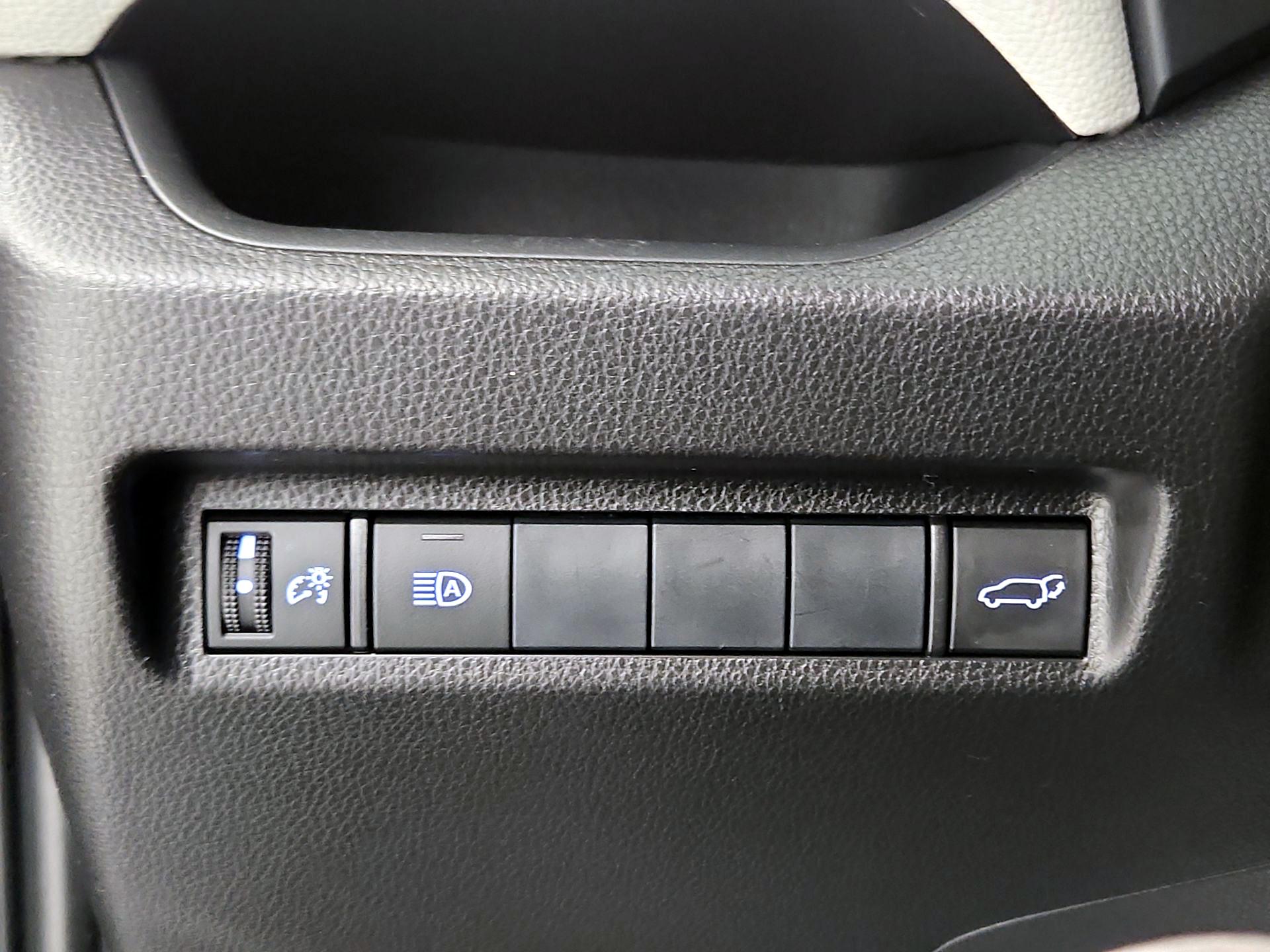 Thumbnail: 2019 Toyota RAV4 - 13