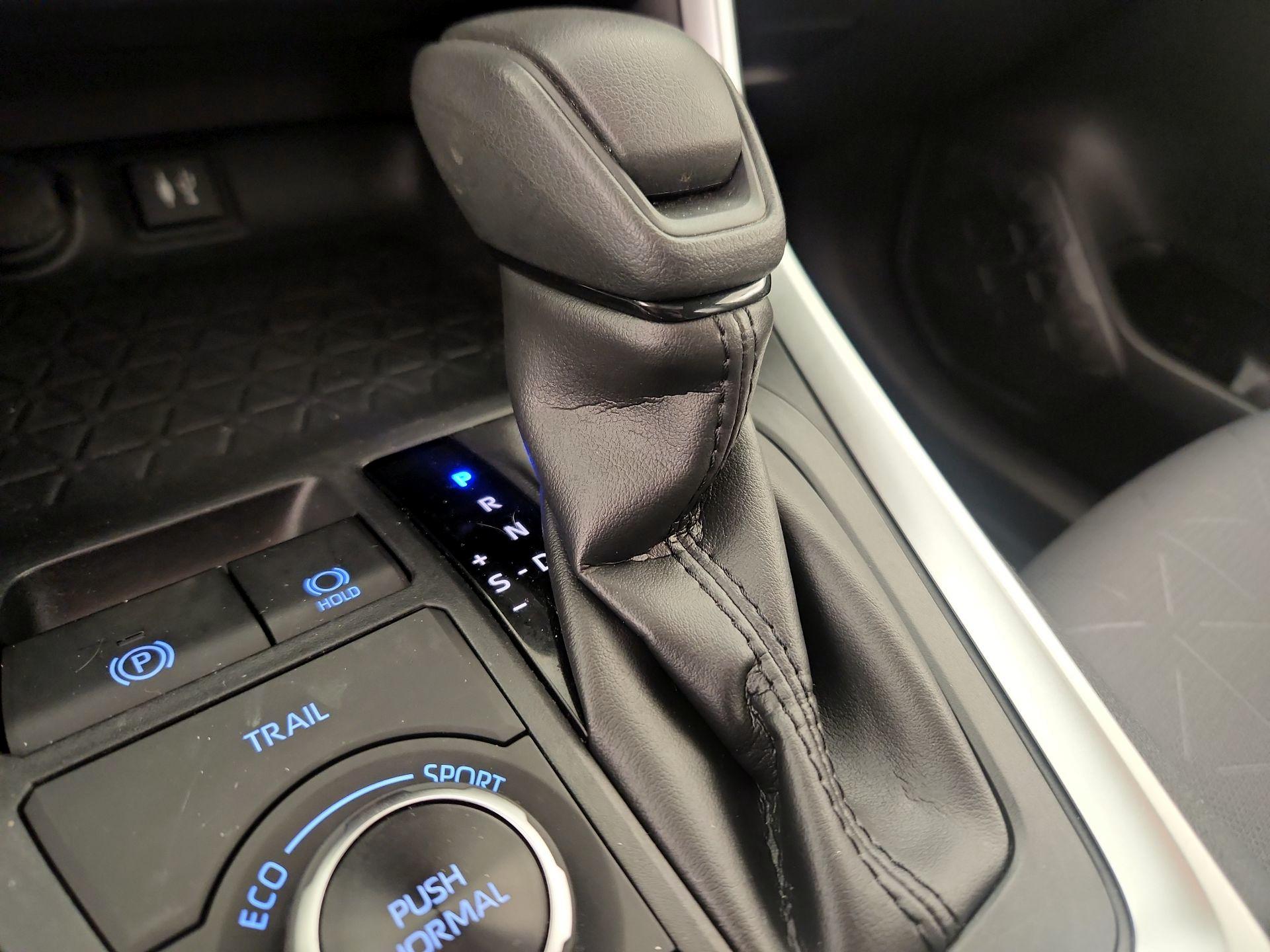 Thumbnail: 2019 Toyota RAV4 - 17
