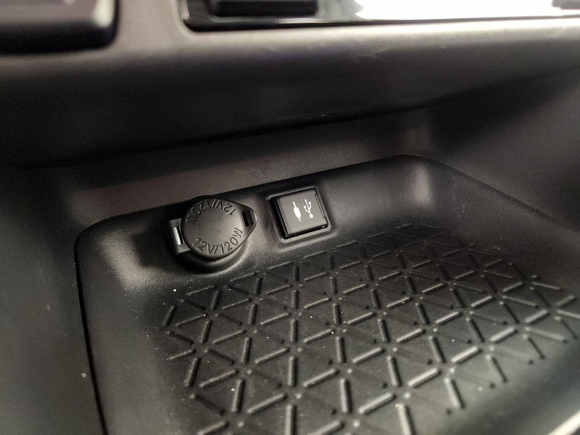 Thumbnail: 2019 Toyota RAV4 - 18