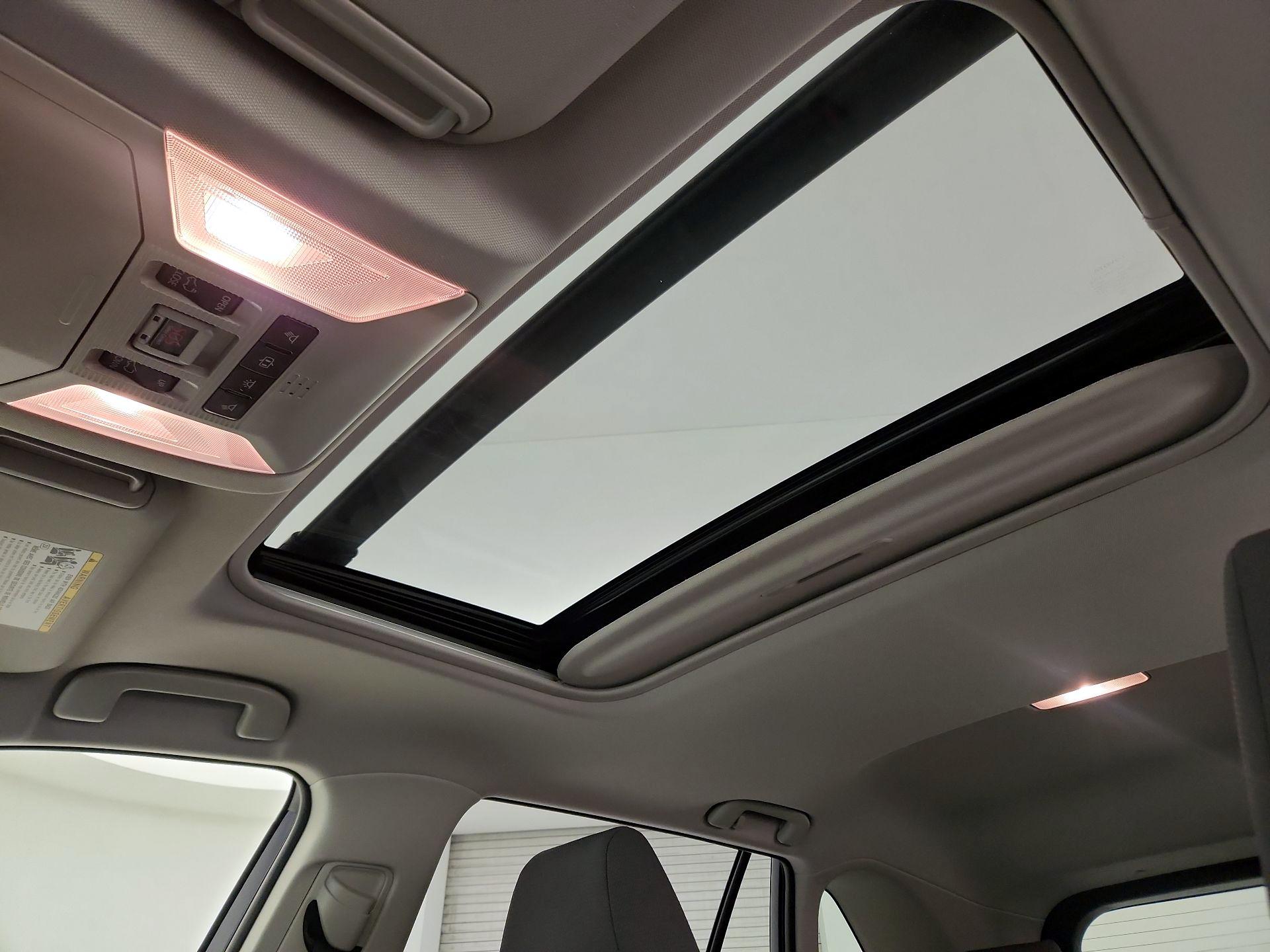 Thumbnail: 2019 Toyota RAV4 - 19