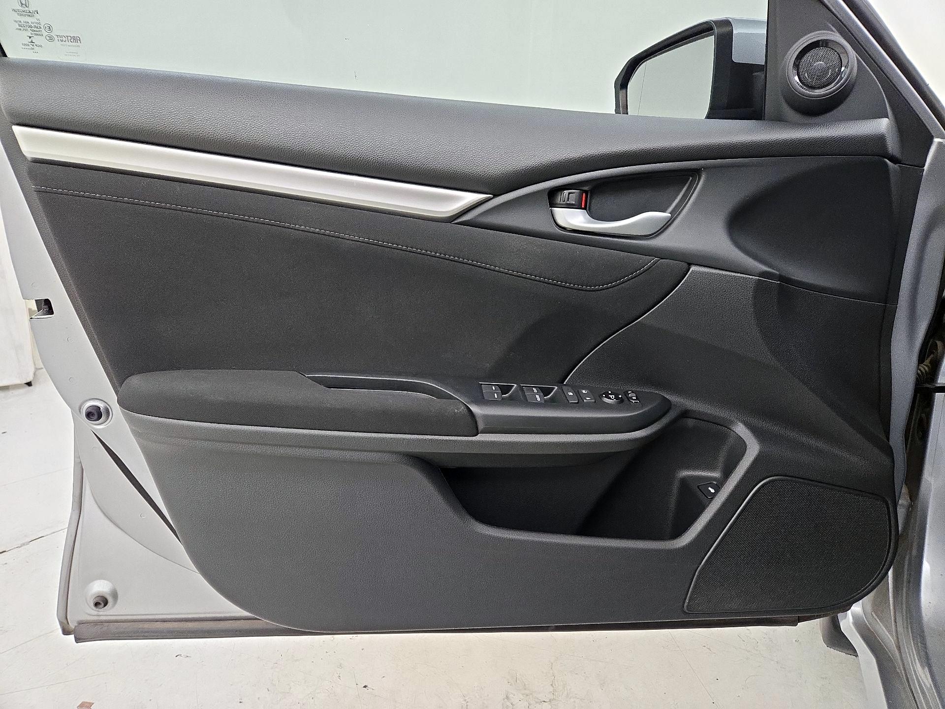 Thumbnail: 2016 Honda Civic - 12