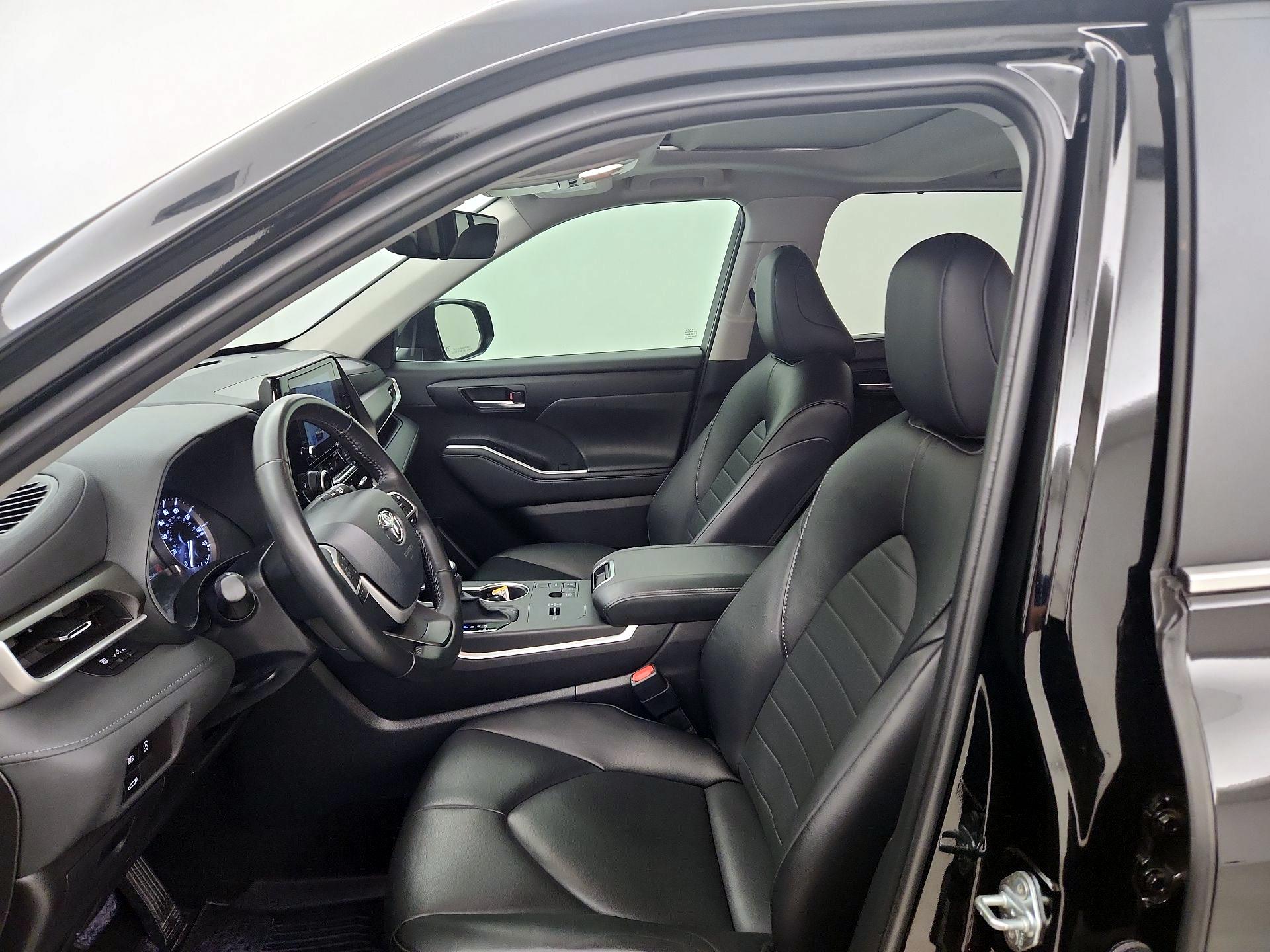 Thumbnail: 2024 Toyota Highlander - 11