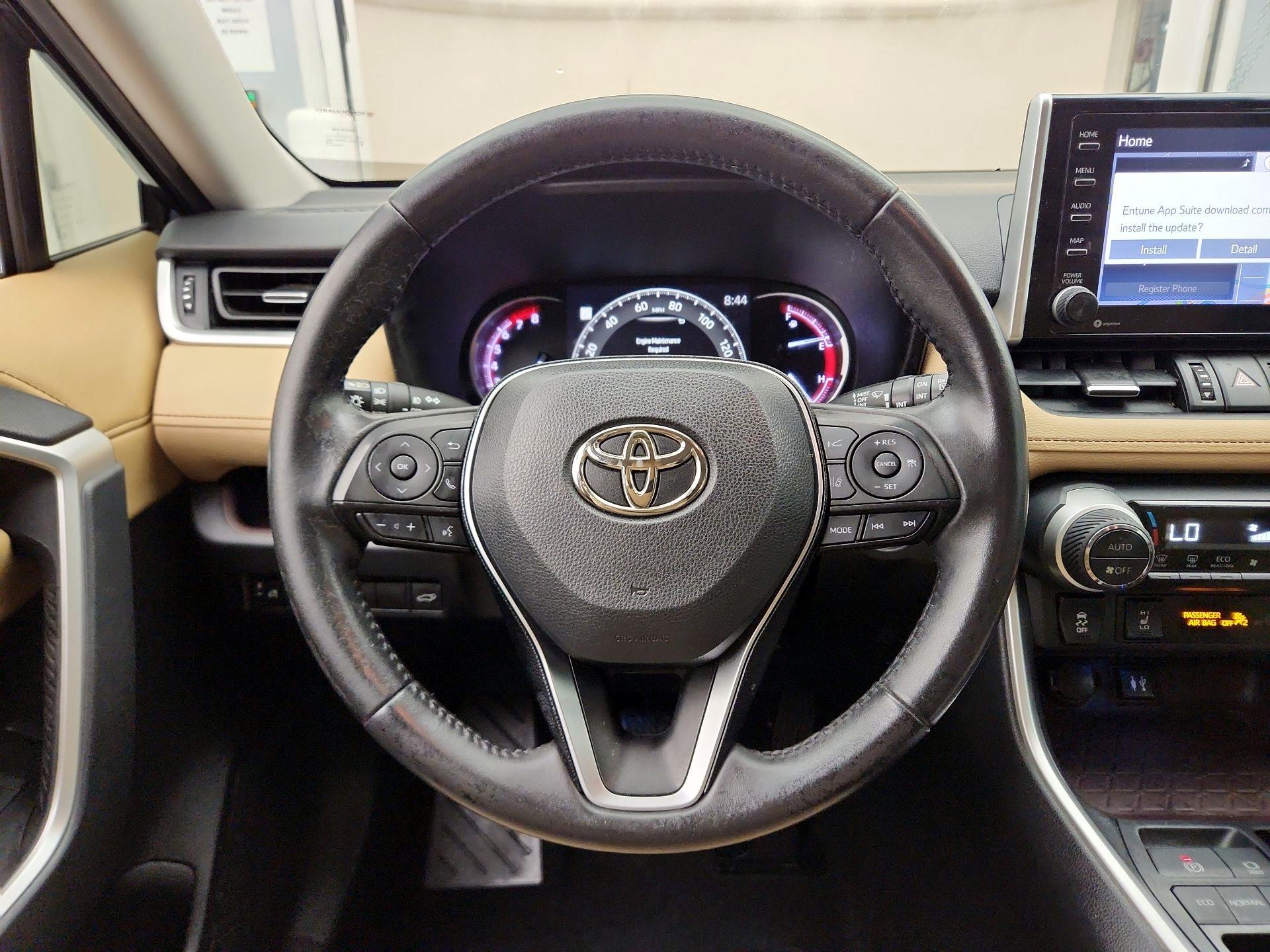 Thumbnail: 2019 Toyota RAV4 - 10