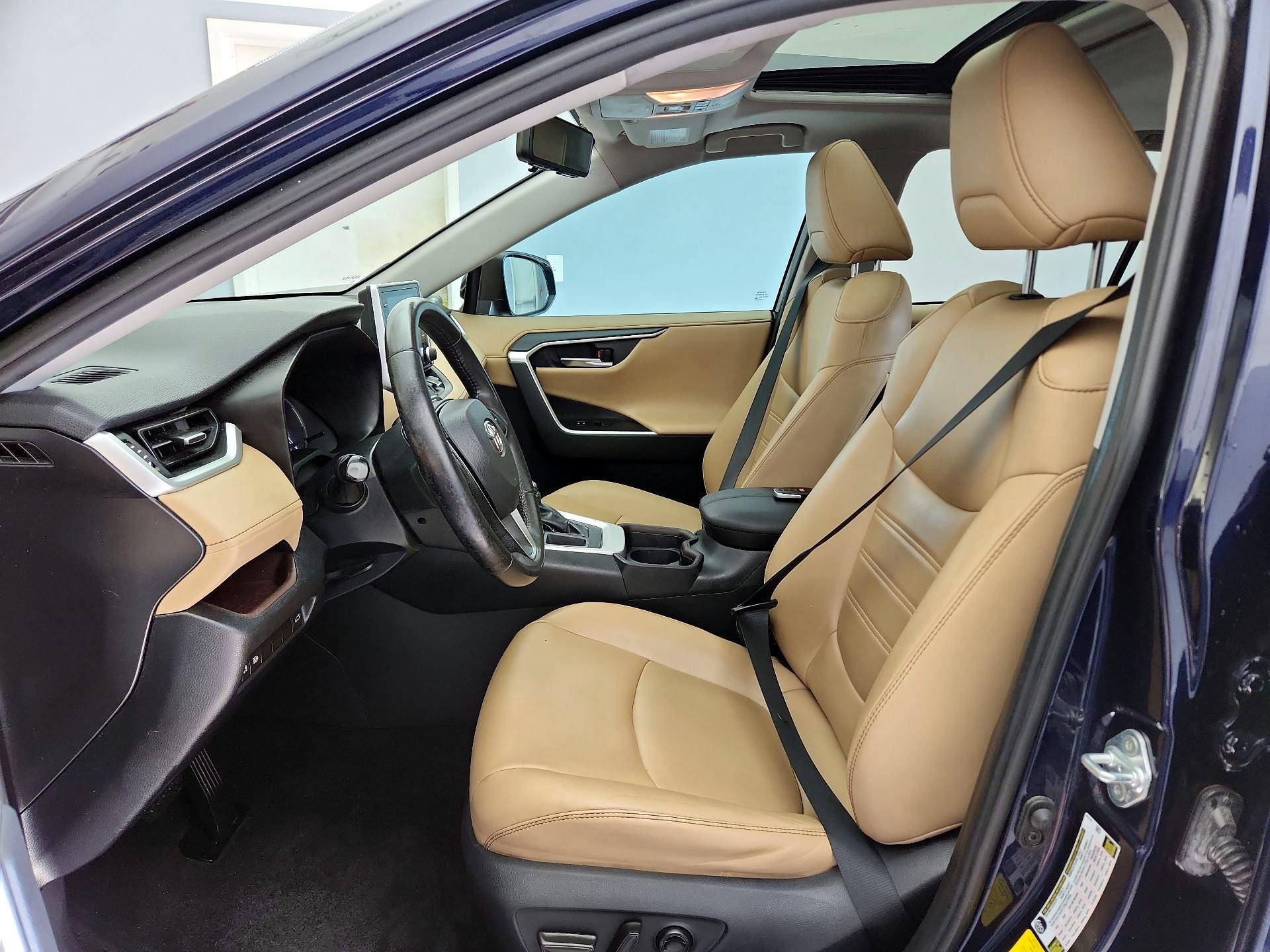 Thumbnail: 2019 Toyota RAV4 - 11
