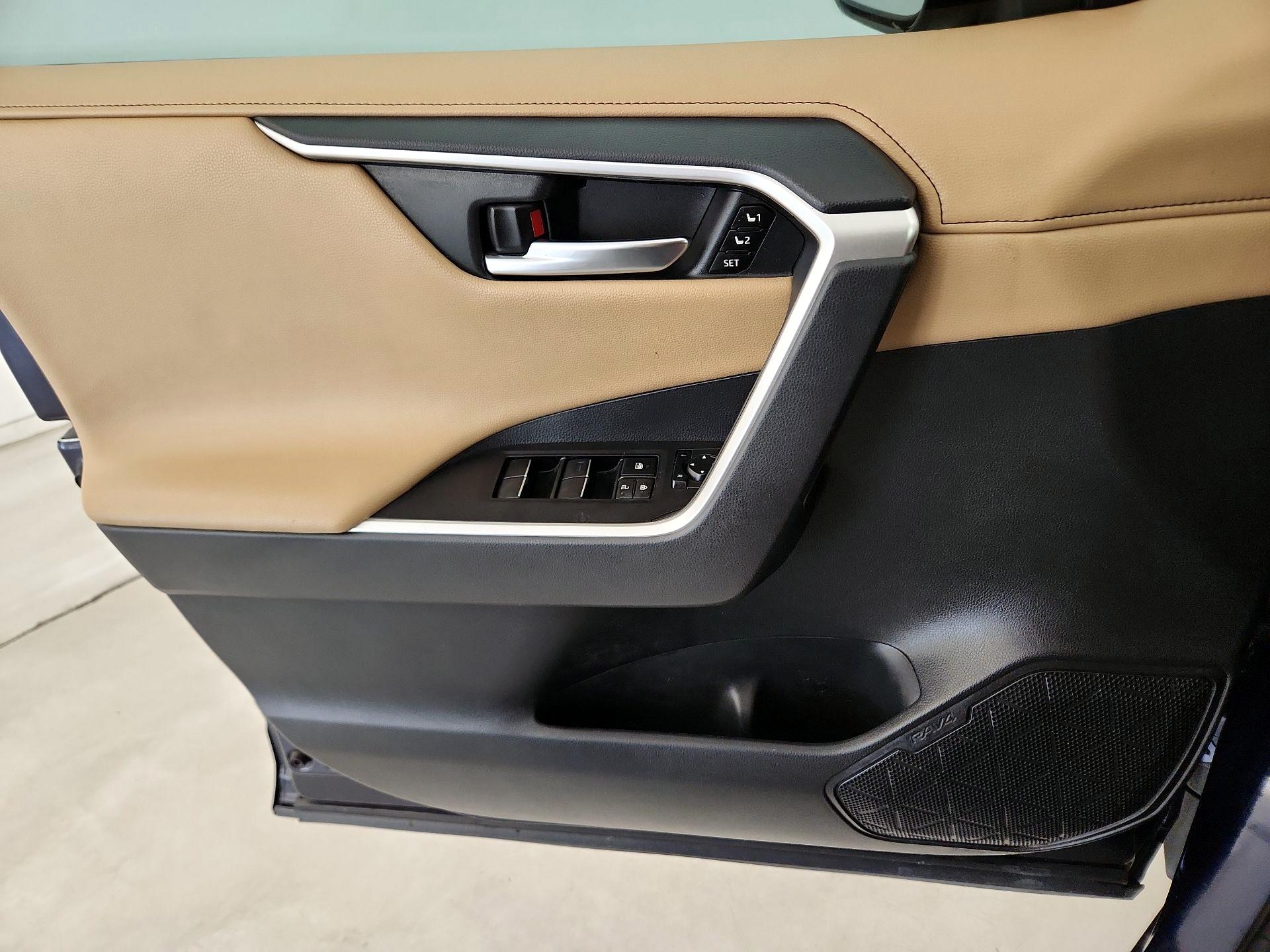 Thumbnail: 2019 Toyota RAV4 - 12