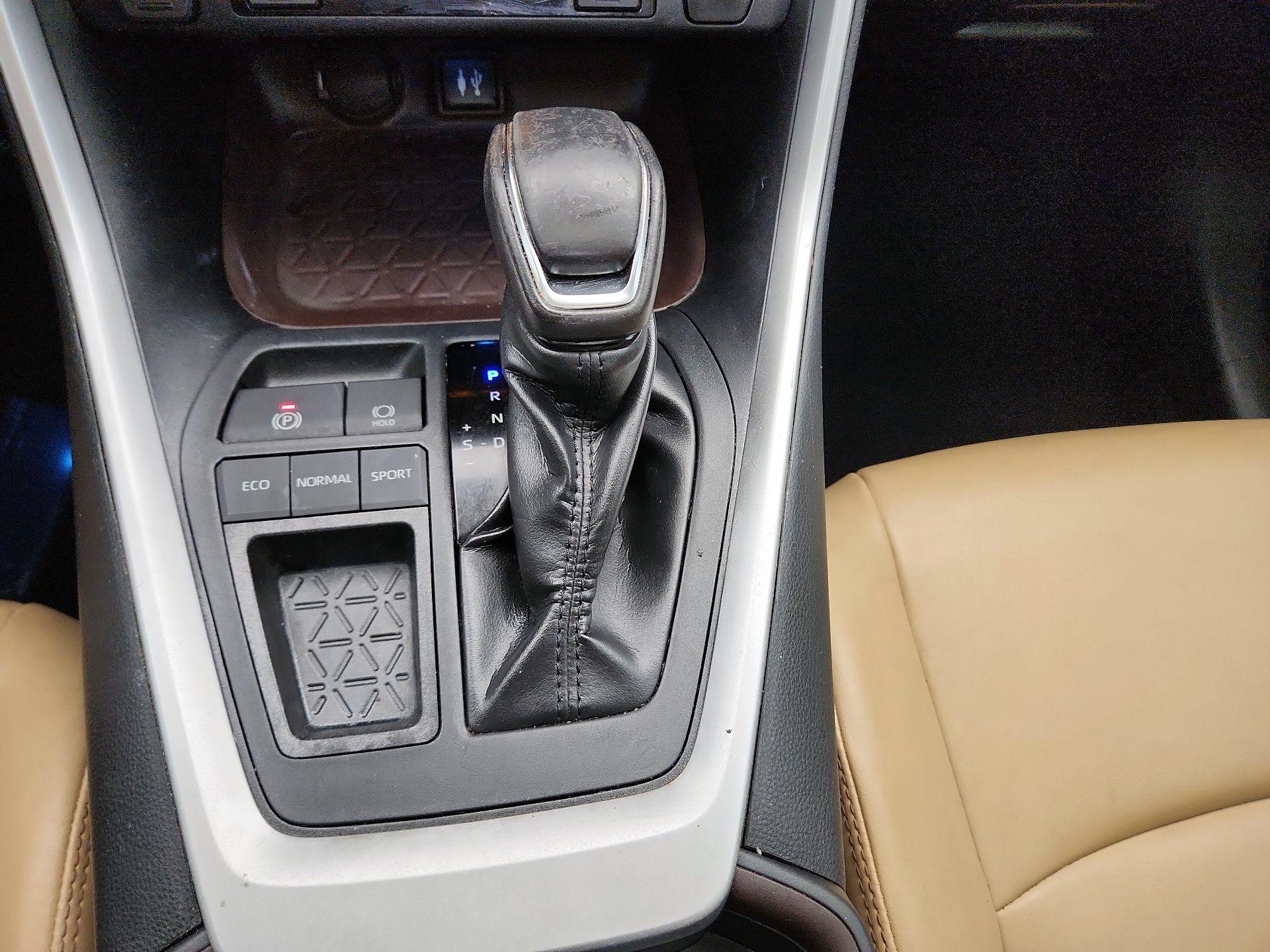 Thumbnail: 2019 Toyota RAV4 - 18