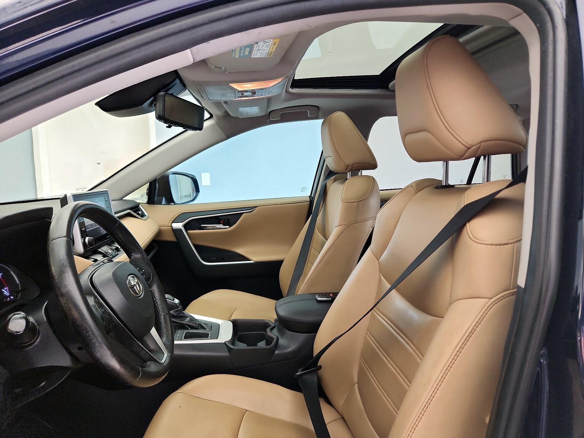 Thumbnail: 2019 Toyota RAV4 - 20