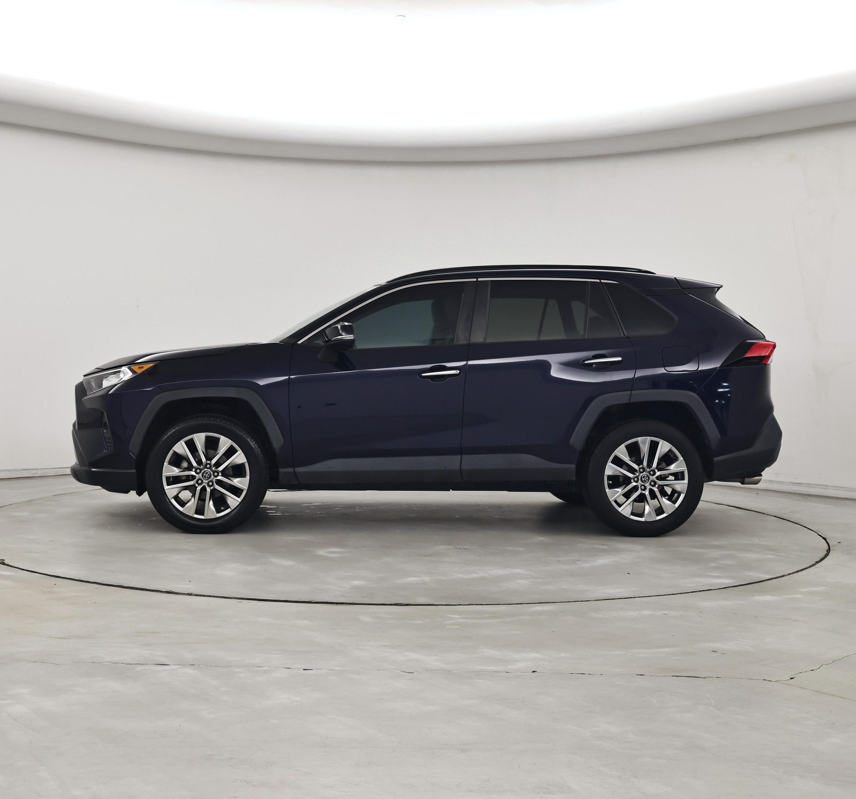 Thumbnail: 2019 Toyota RAV4 - 3