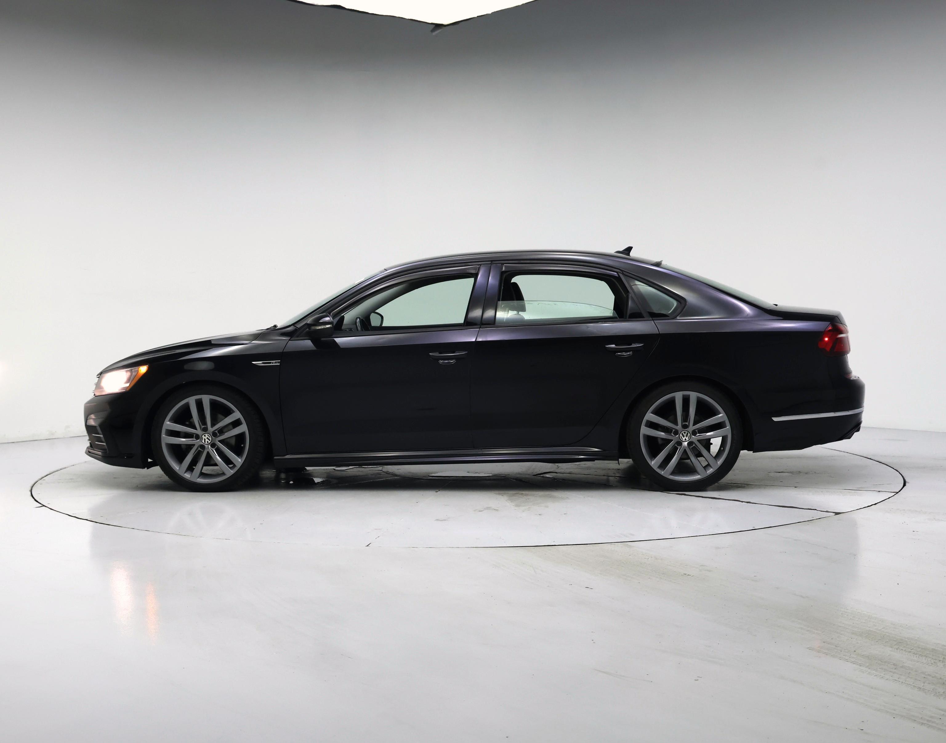 Thumbnail: 2018 Volkswagen Passat - 3