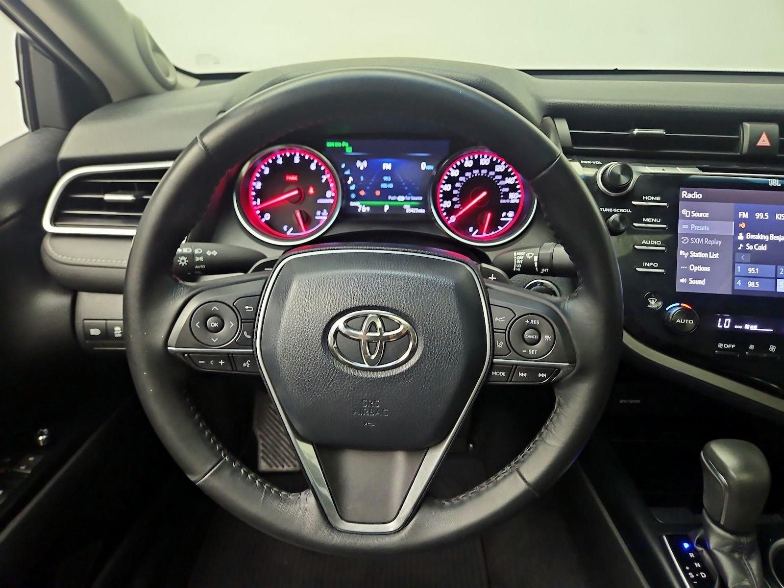 2018 Toyota Camry XSE - Photo 11