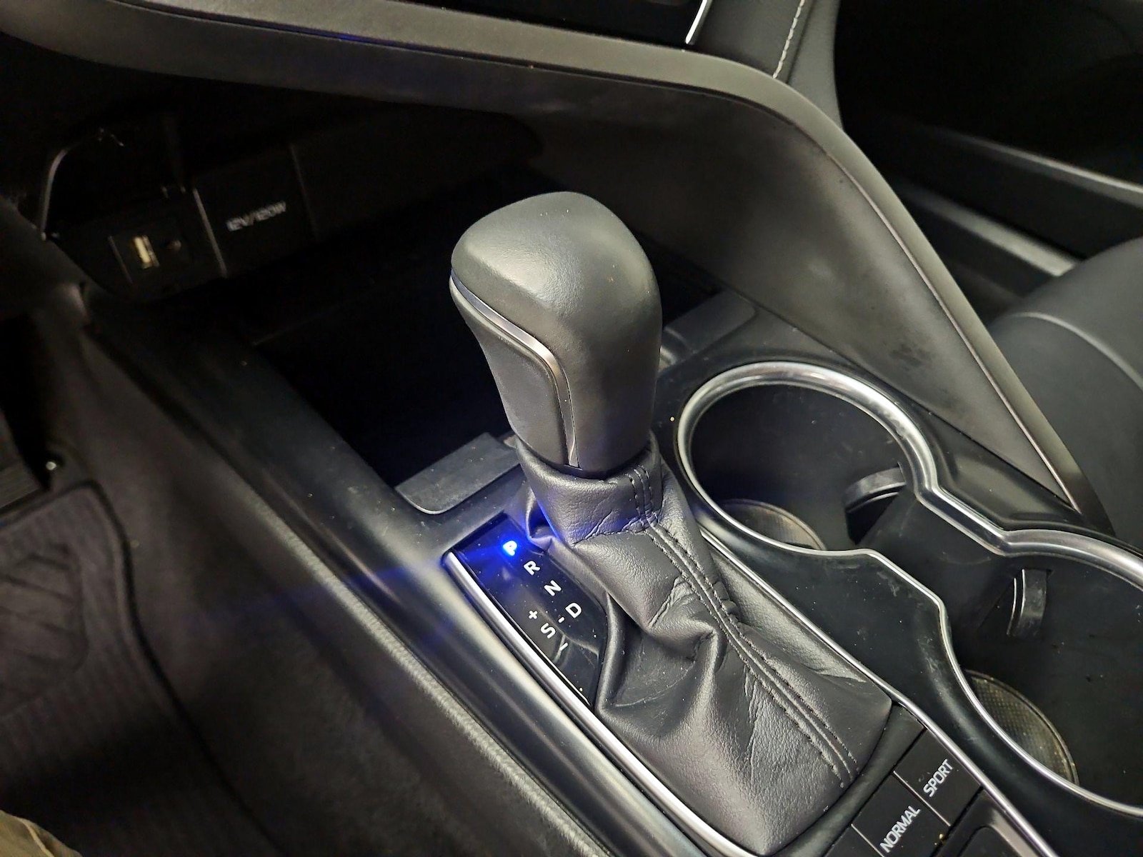 2018 Toyota Camry XSE - Photo 18
