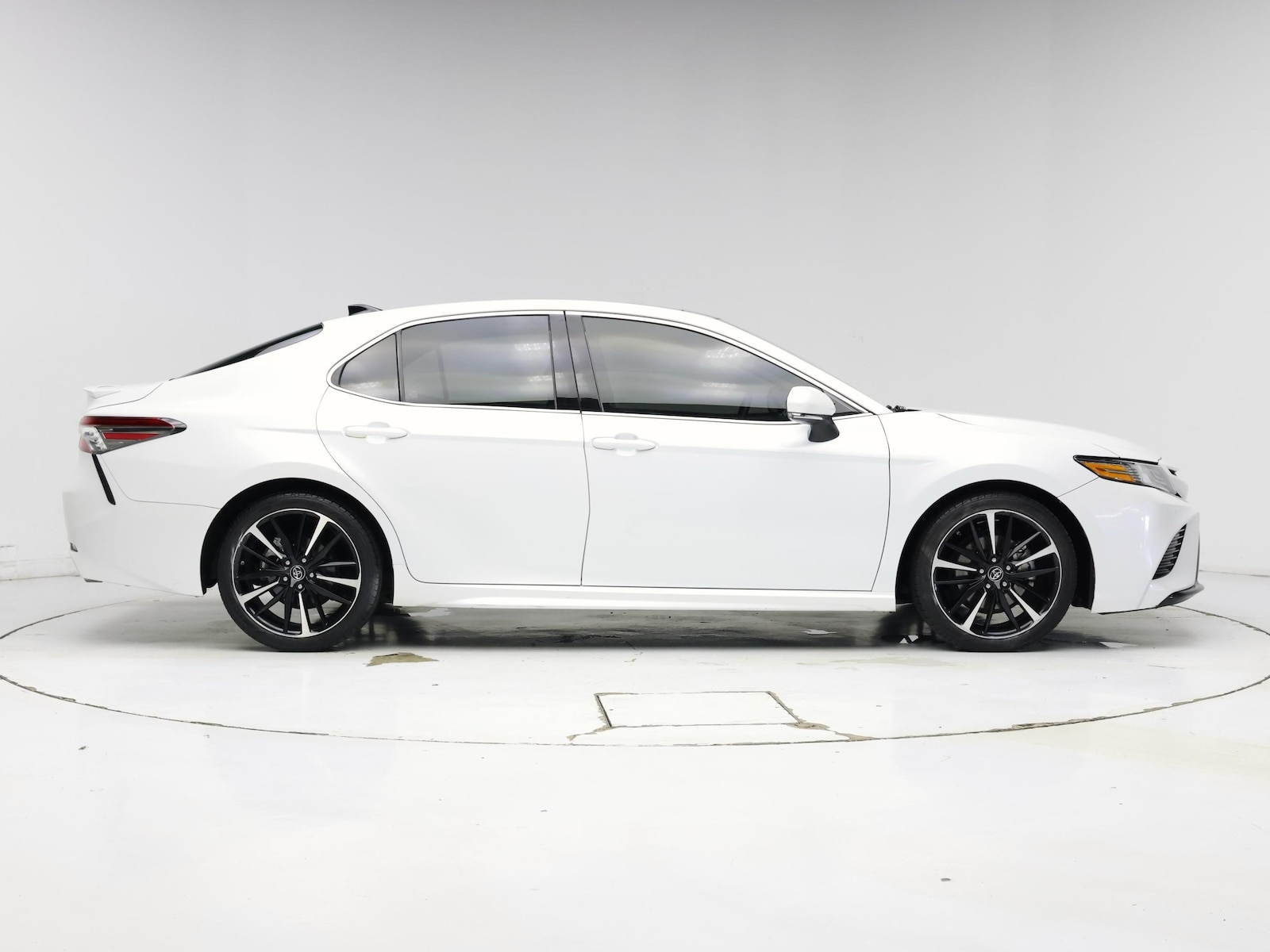 2018 Toyota Camry XSE - Photo 8