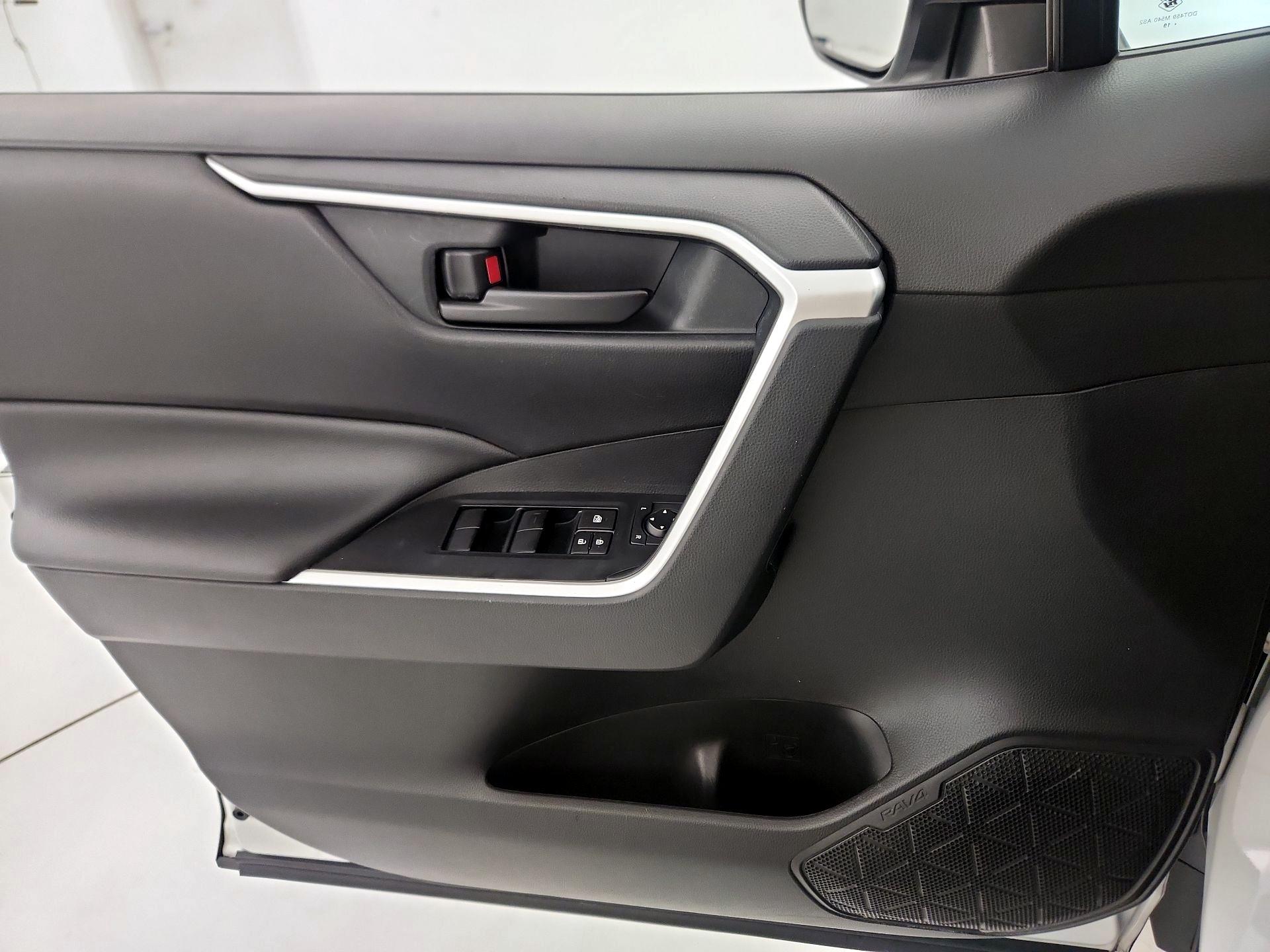 Thumbnail: 2020 Toyota RAV4 - 12