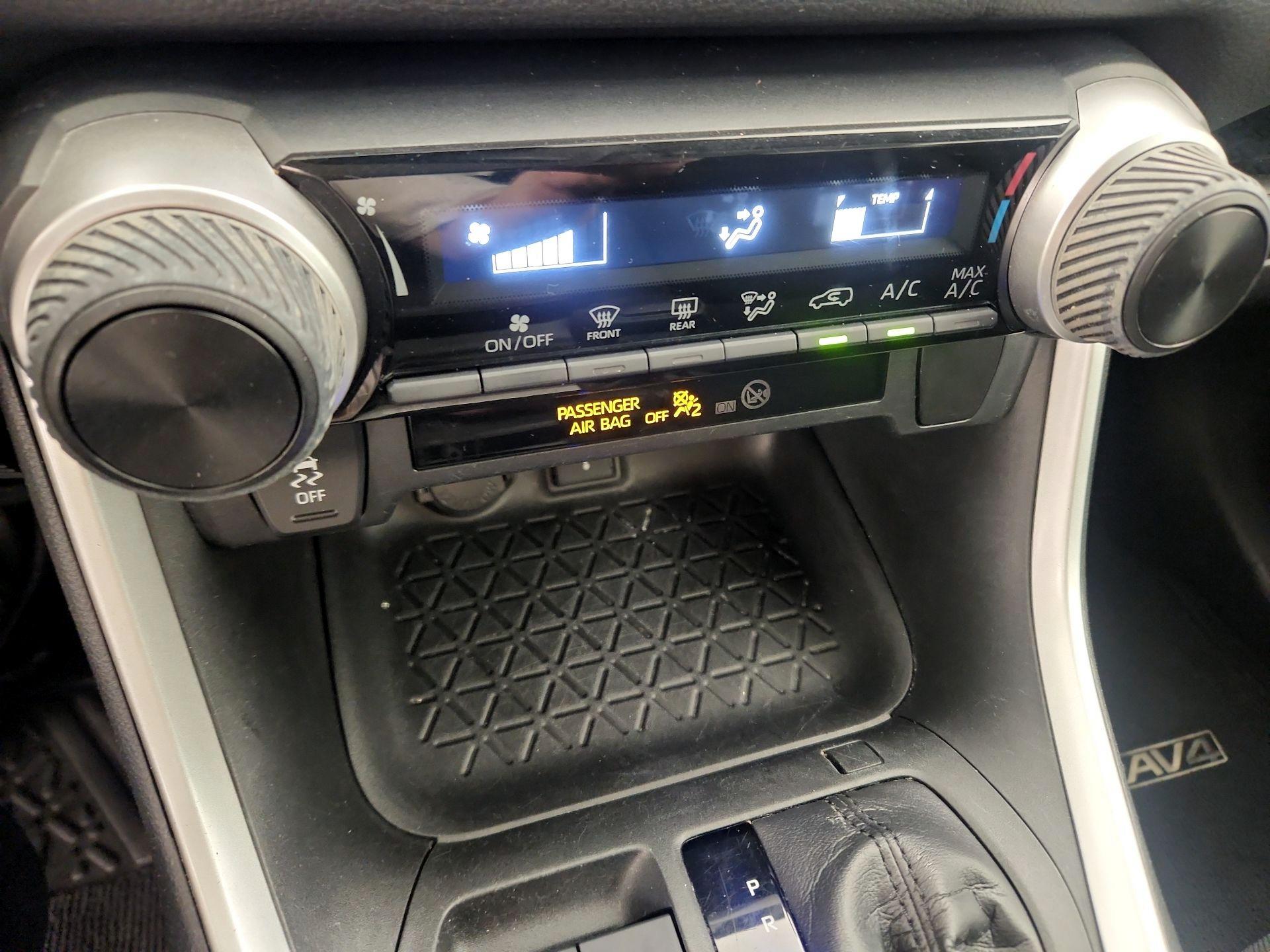 Thumbnail: 2020 Toyota RAV4 - 17