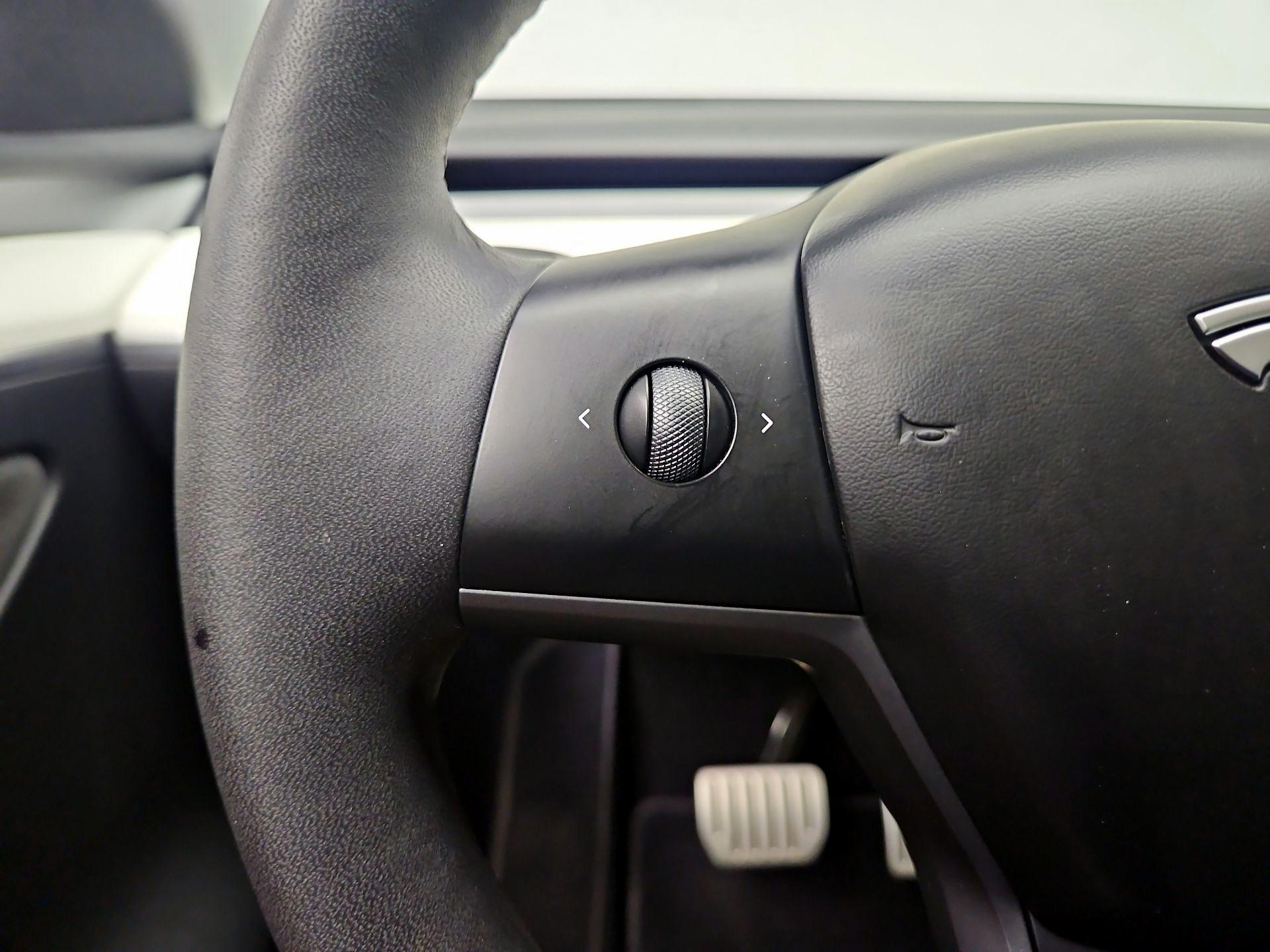 Thumbnail: 2023 Tesla Model Y - 13