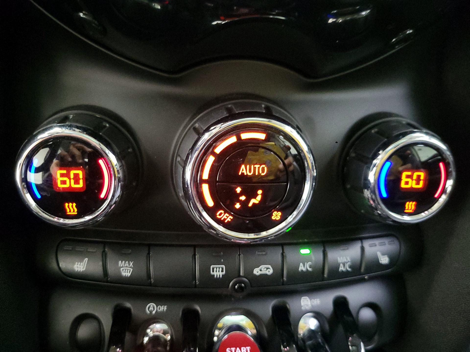 Thumbnail: 2019 MINI Cooper Hardtop - 16