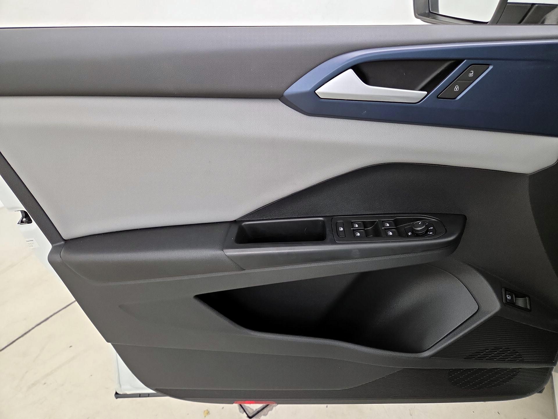 Thumbnail: 2022 Volkswagen Taos - 12